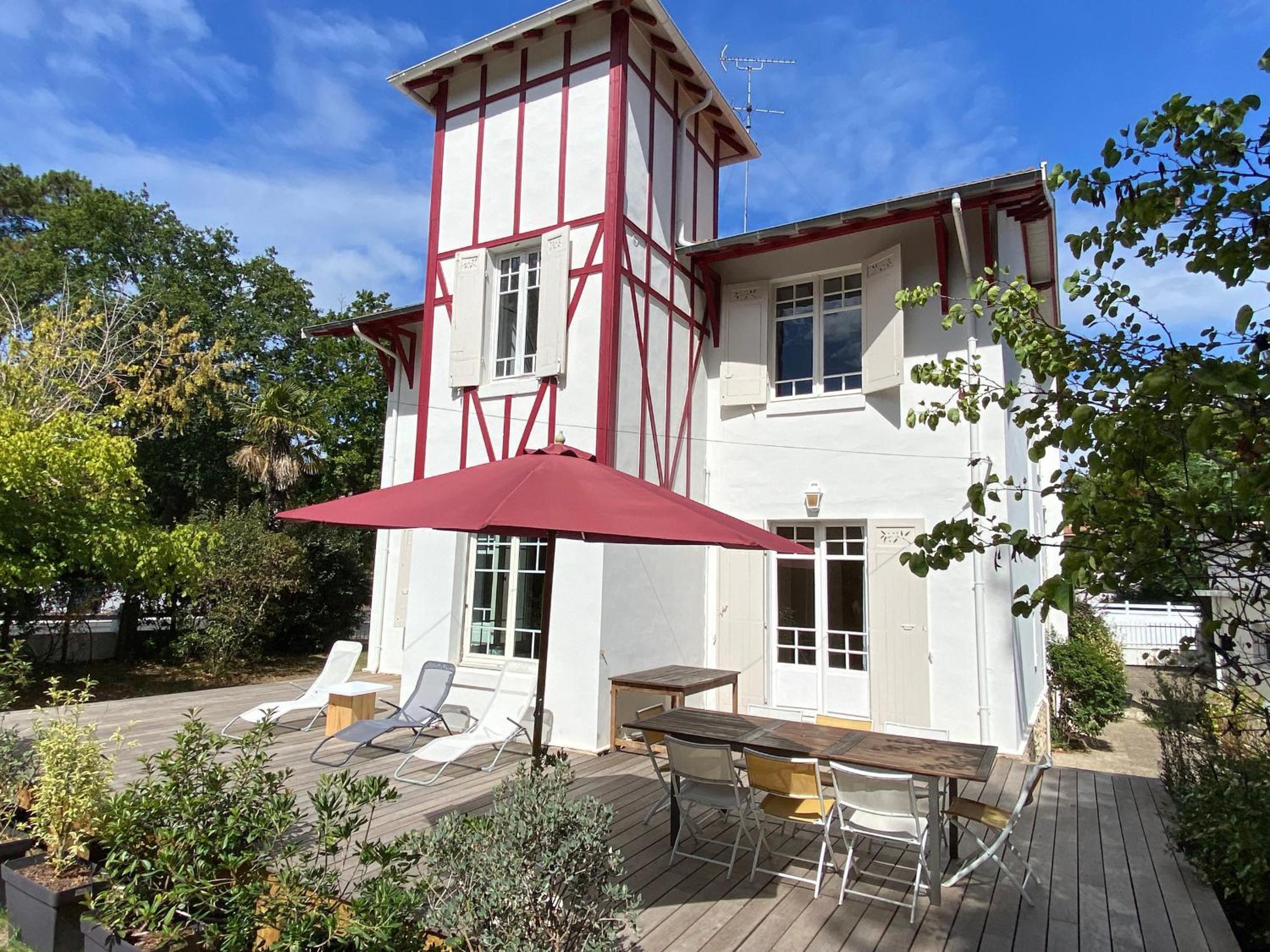 Villa (8 Adults)