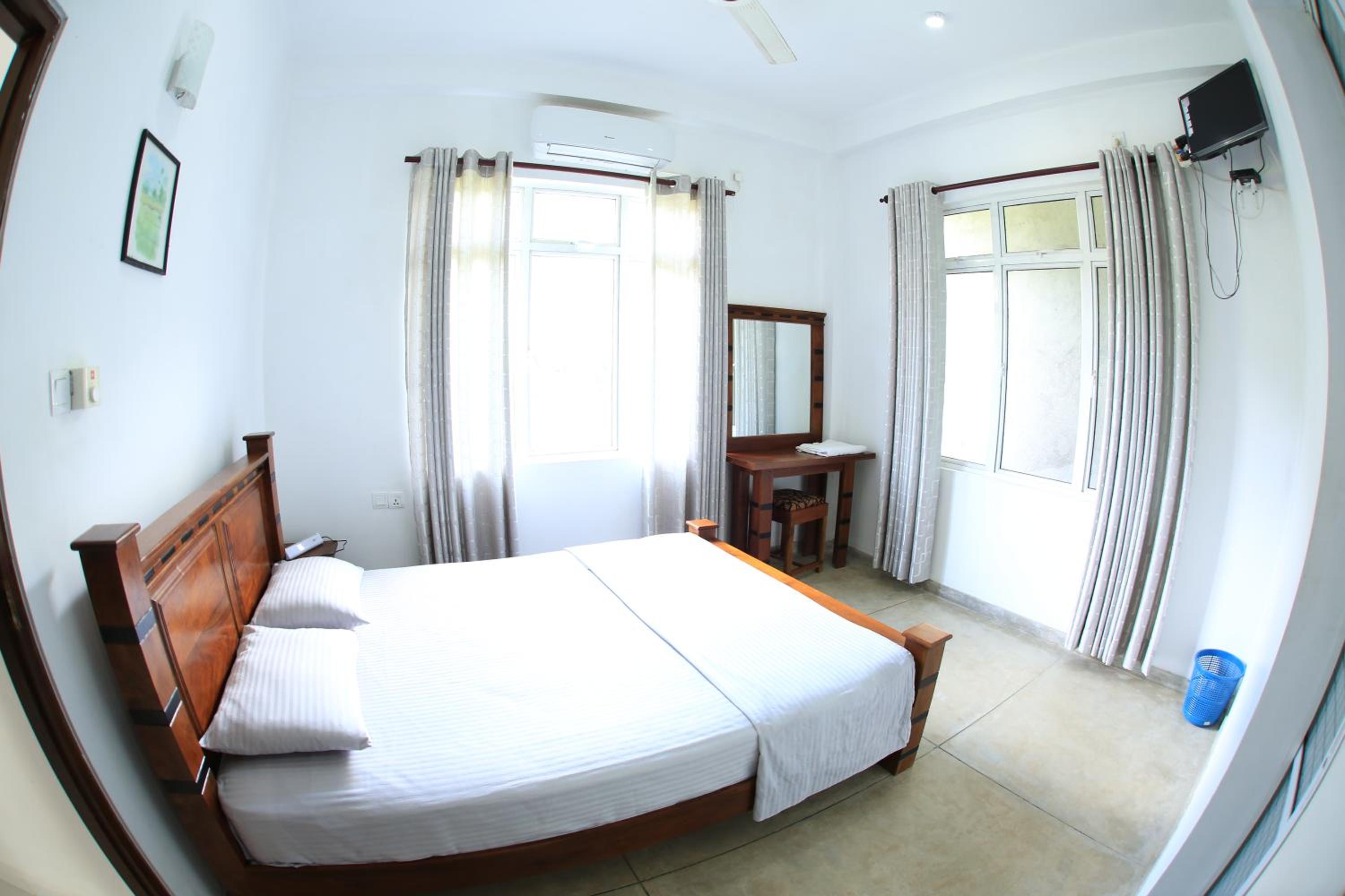 Deluxe Double Room (2 Adults + 1 Child)
