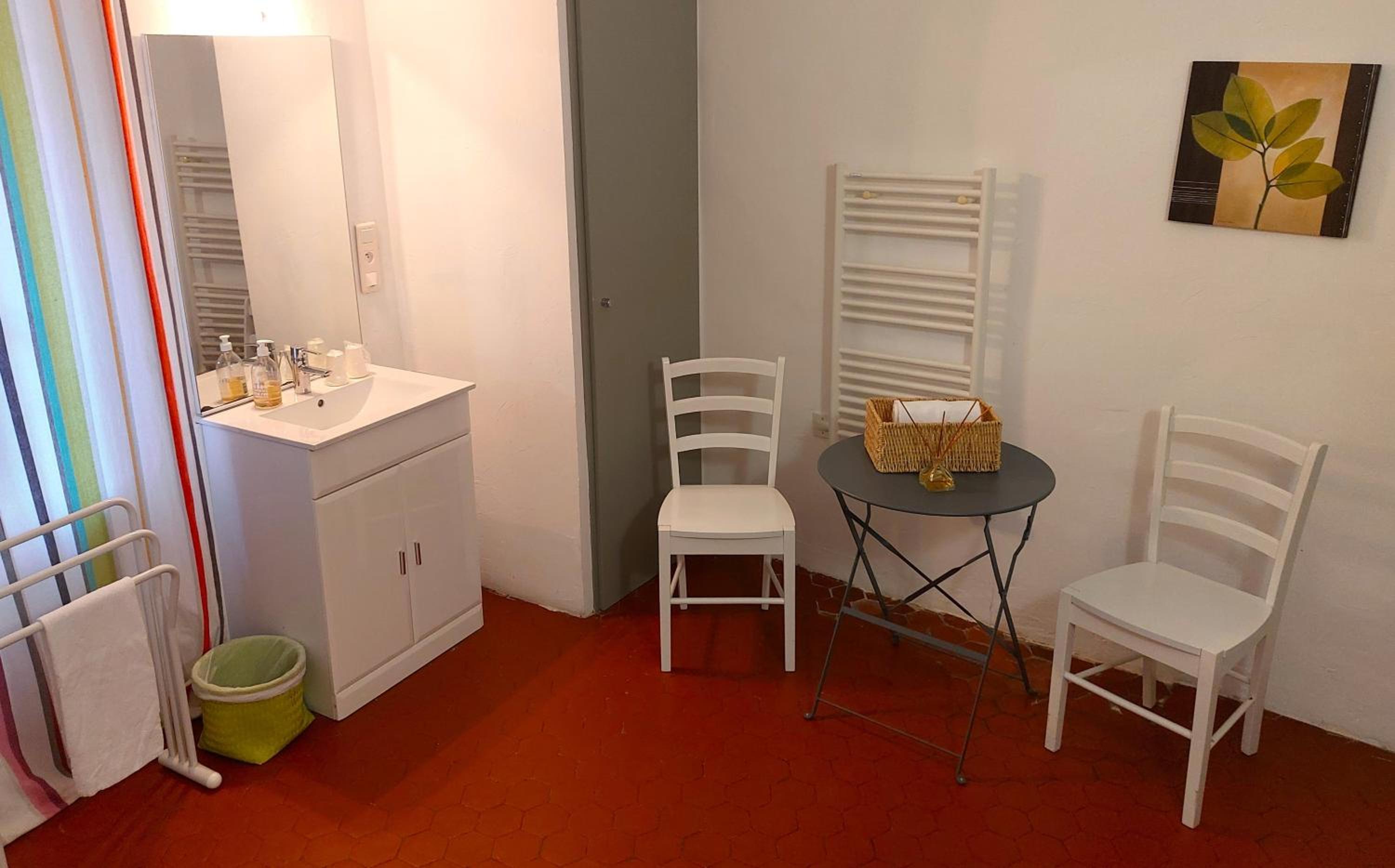 Standard Single Room with Shared Bathroom photo 2