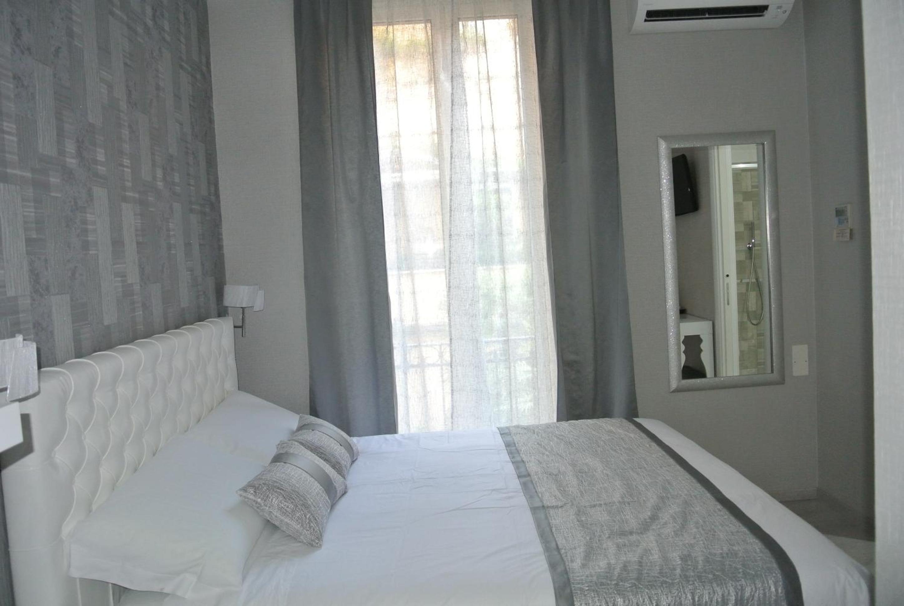 Double Room with Balcony photo 2