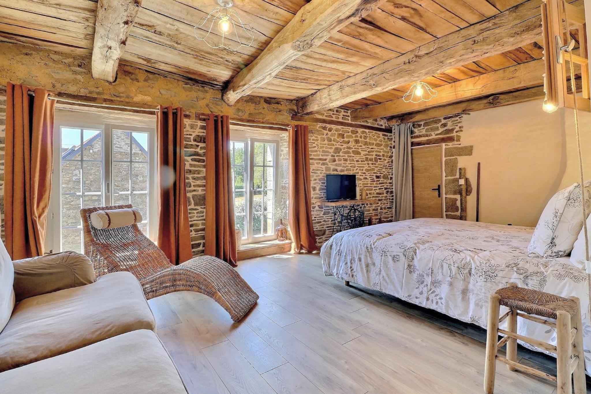 Superior Family Room photo 2