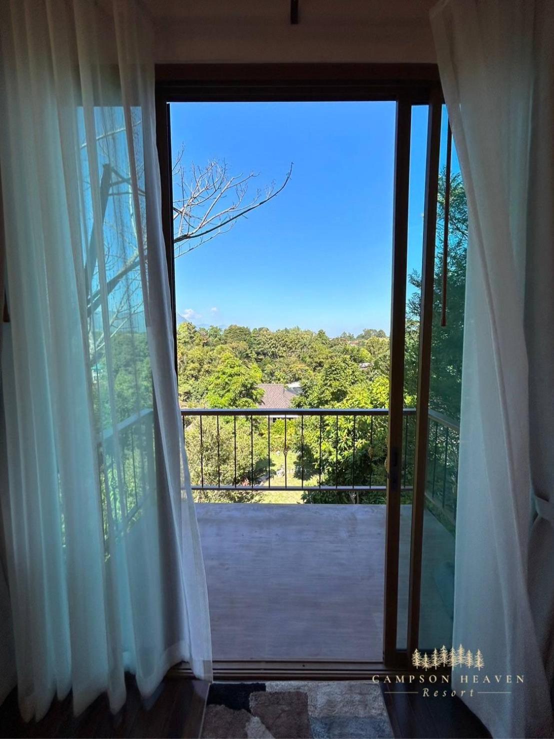 Suite with Mountain View