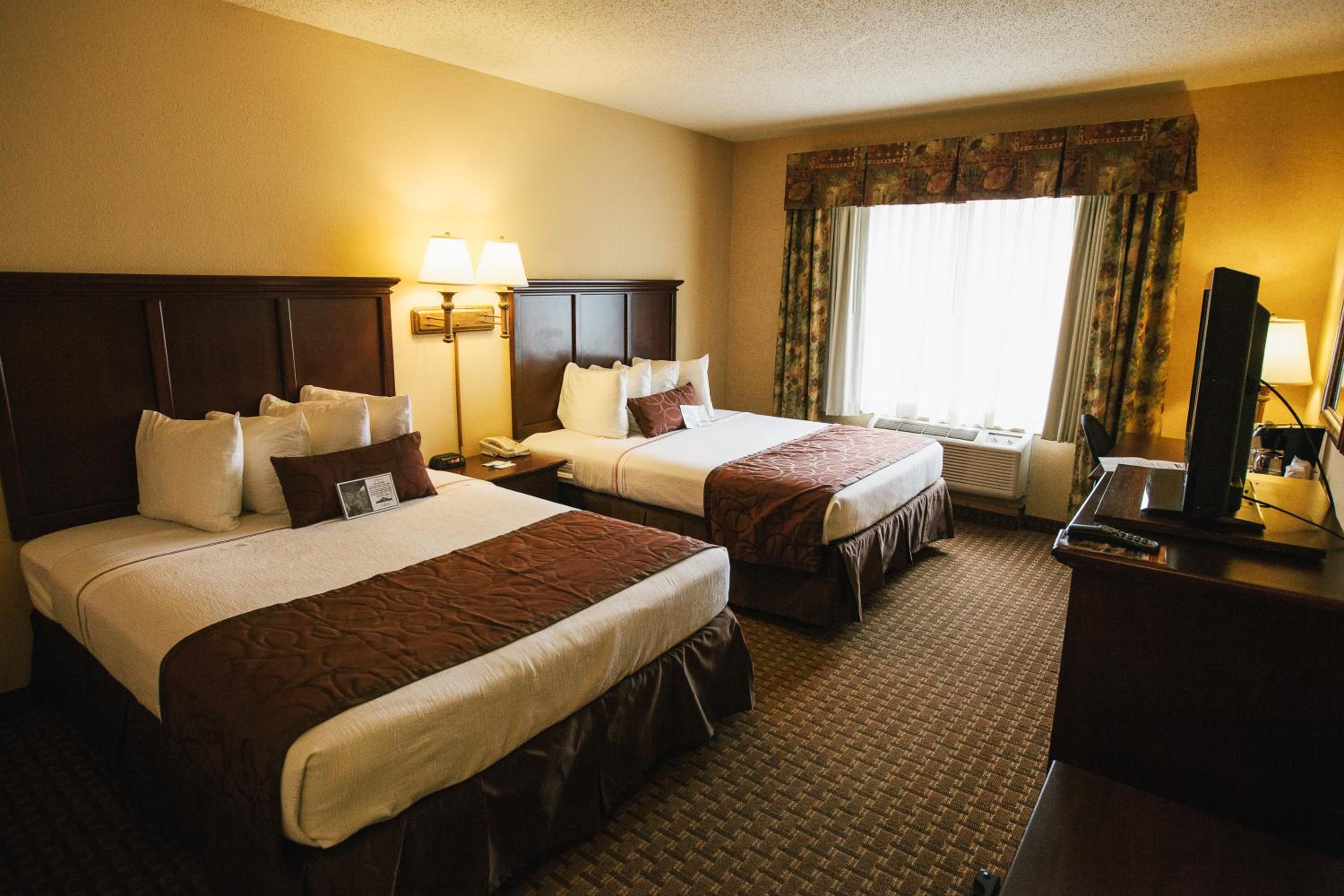 Queen Room with Two Queen Beds photo 1