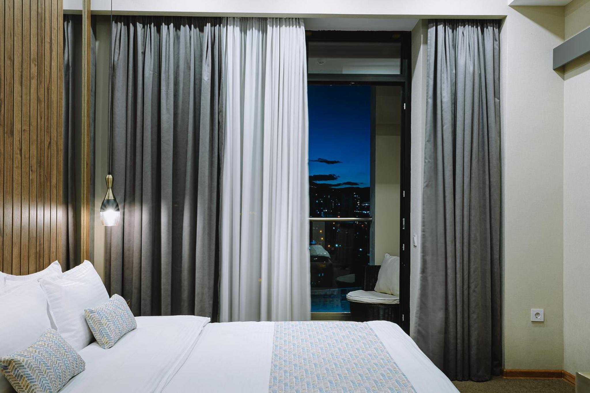 Double Room with Balcony - Photo 3