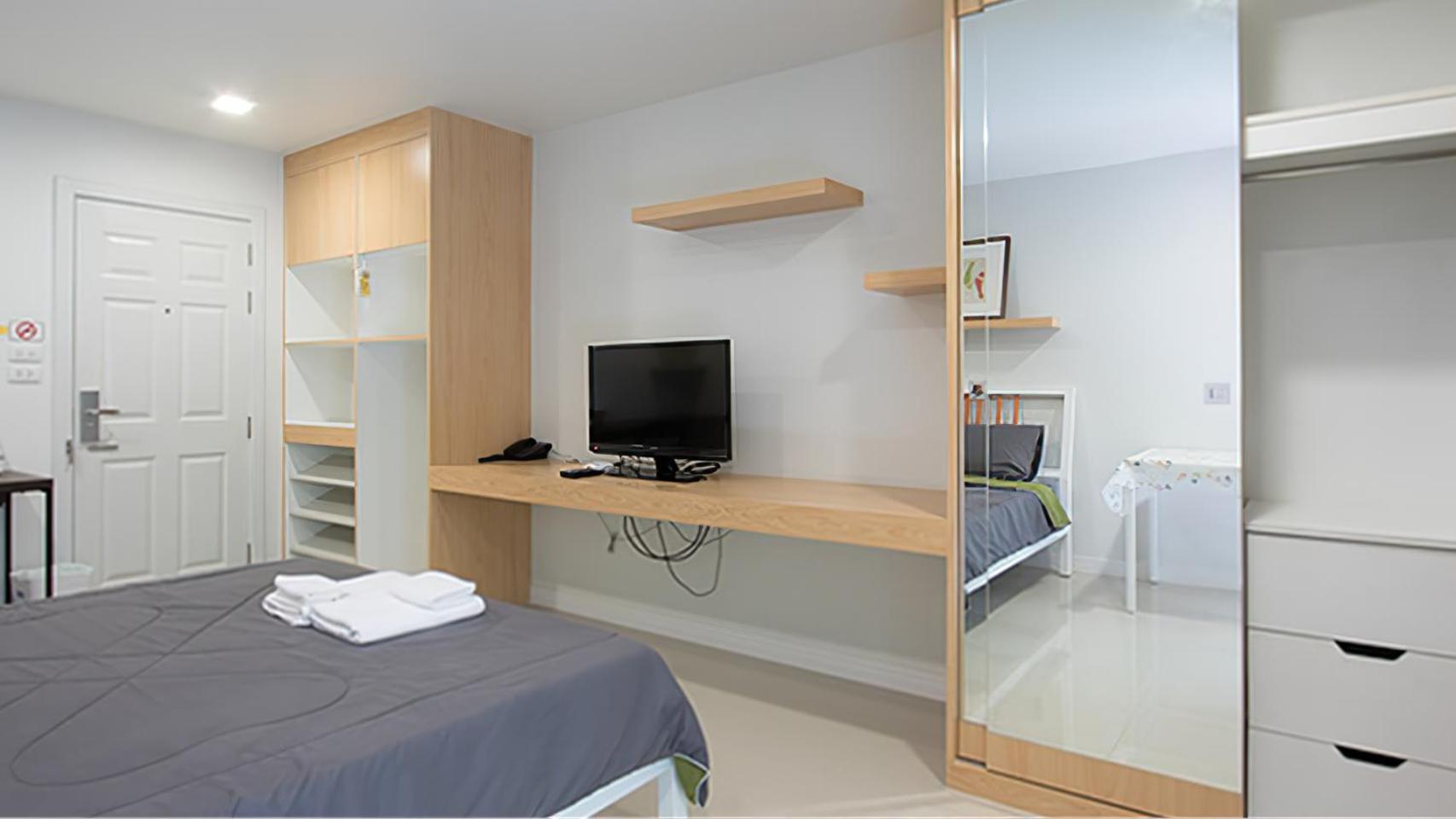 One-Bedroom Apartment - Photo 5