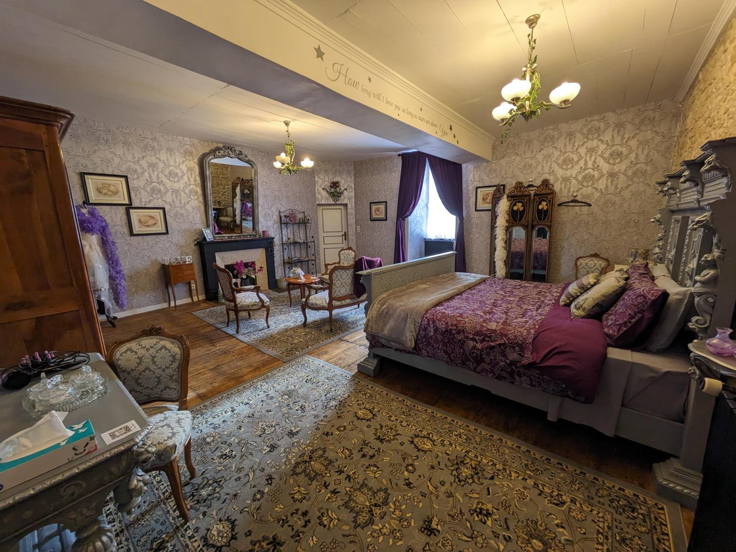 Superior King Suite photo 1