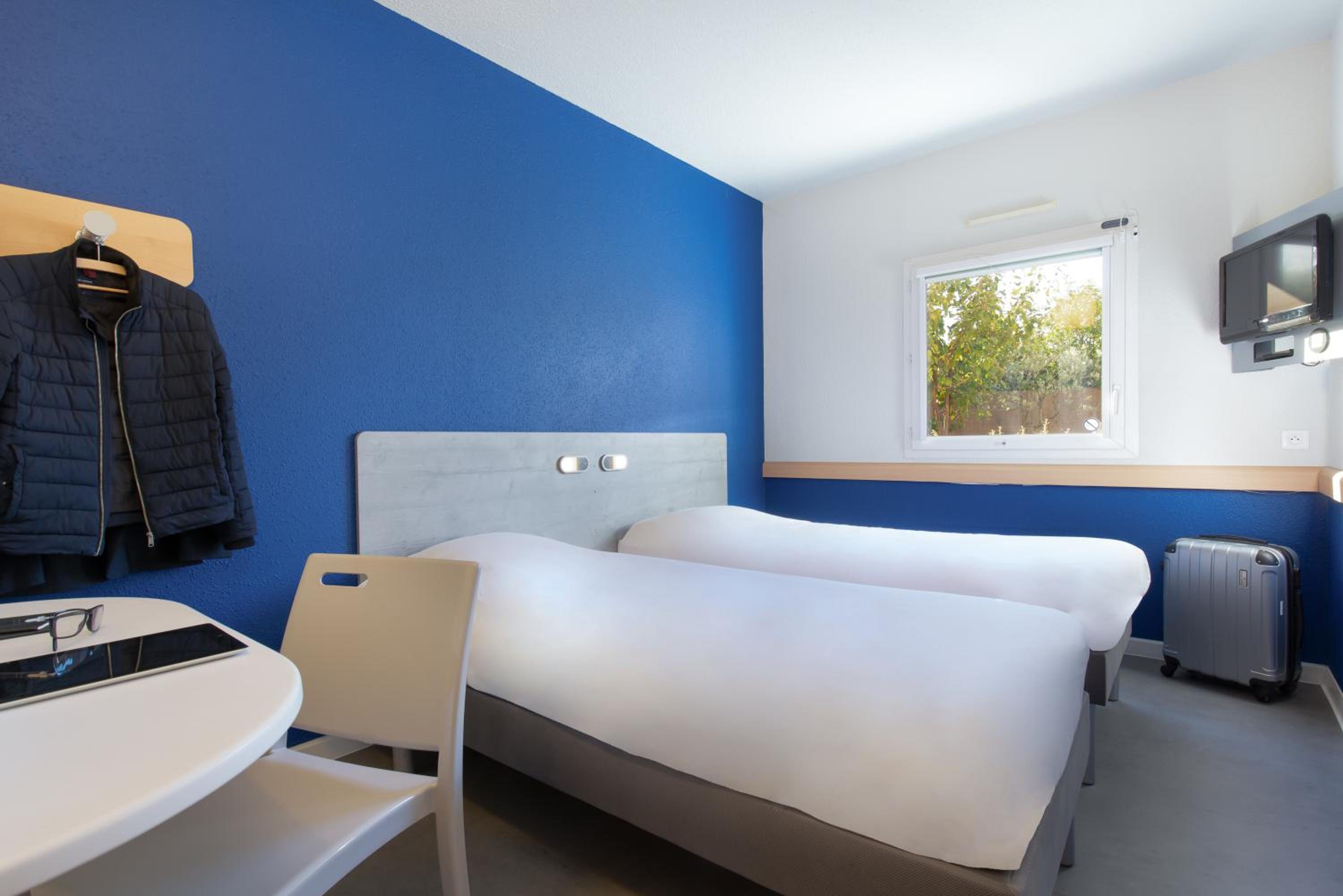 Twin Room - Photo 2