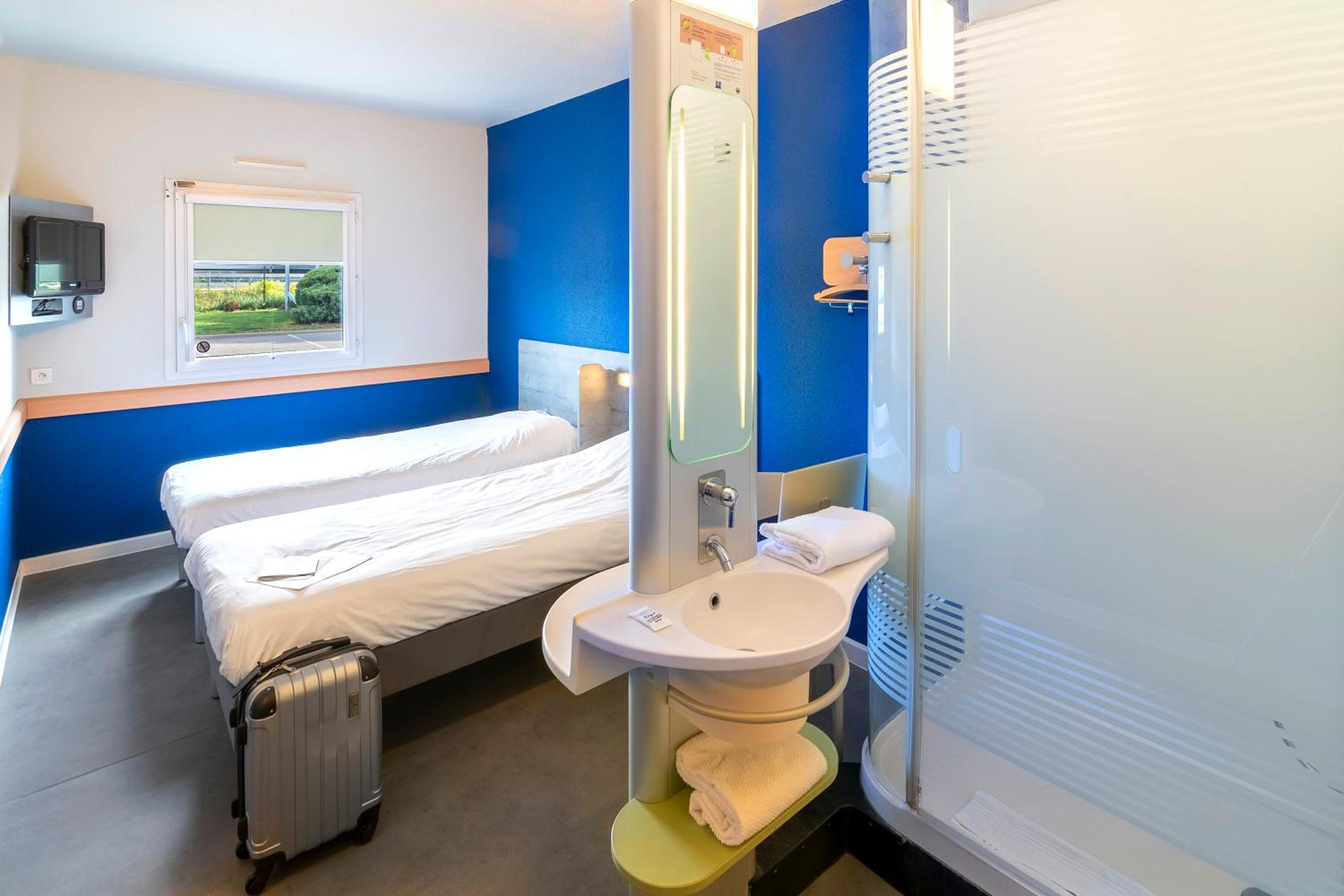 Twin Room - Photo 5