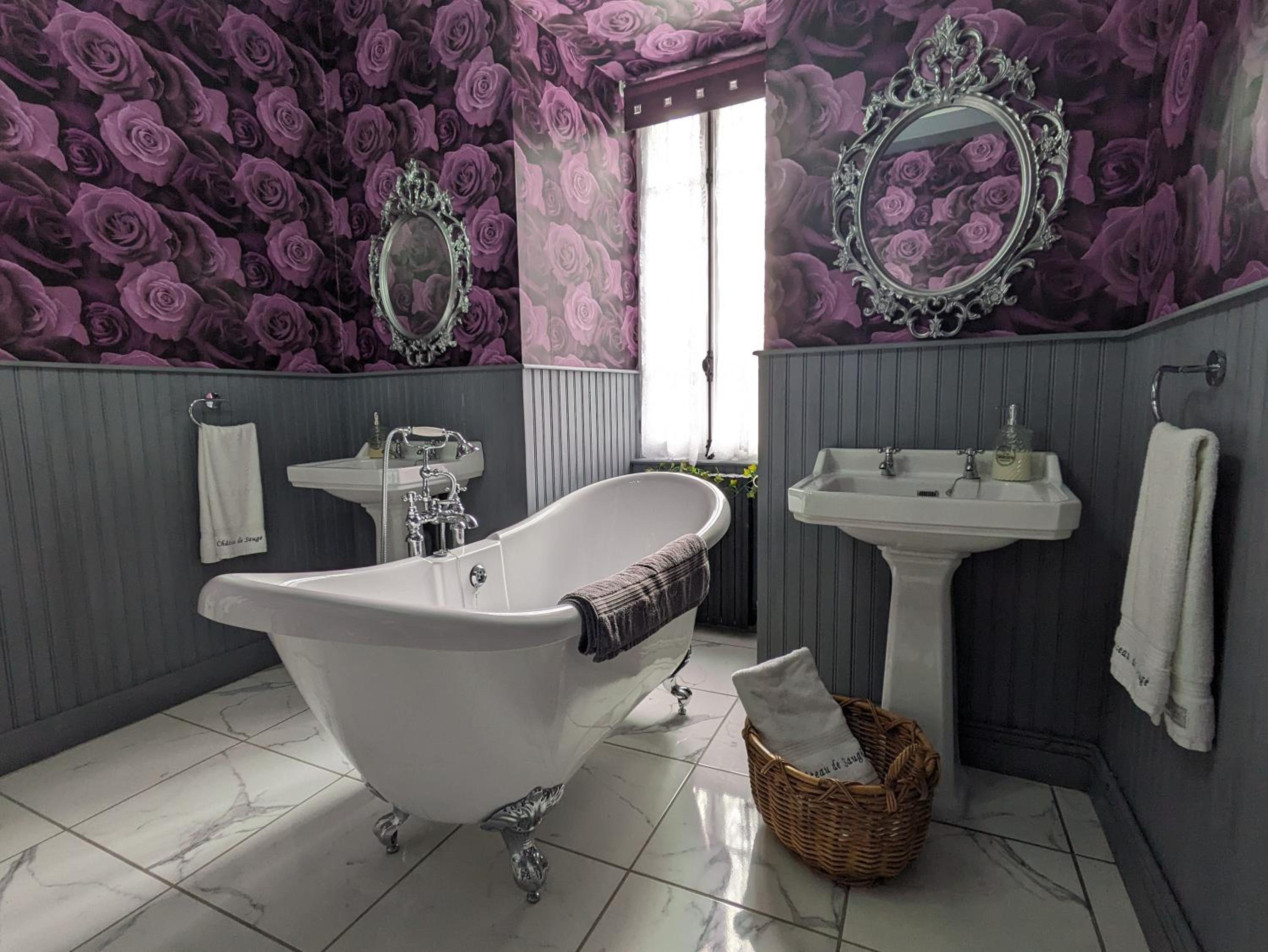 Superior King Suite photo 2