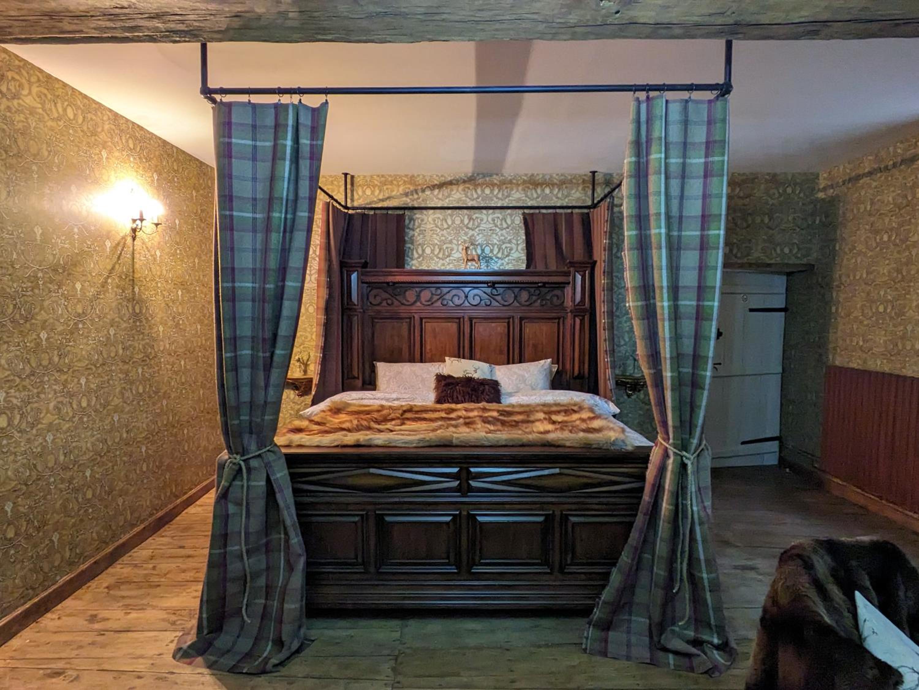 King Suite with Balcony photo 2