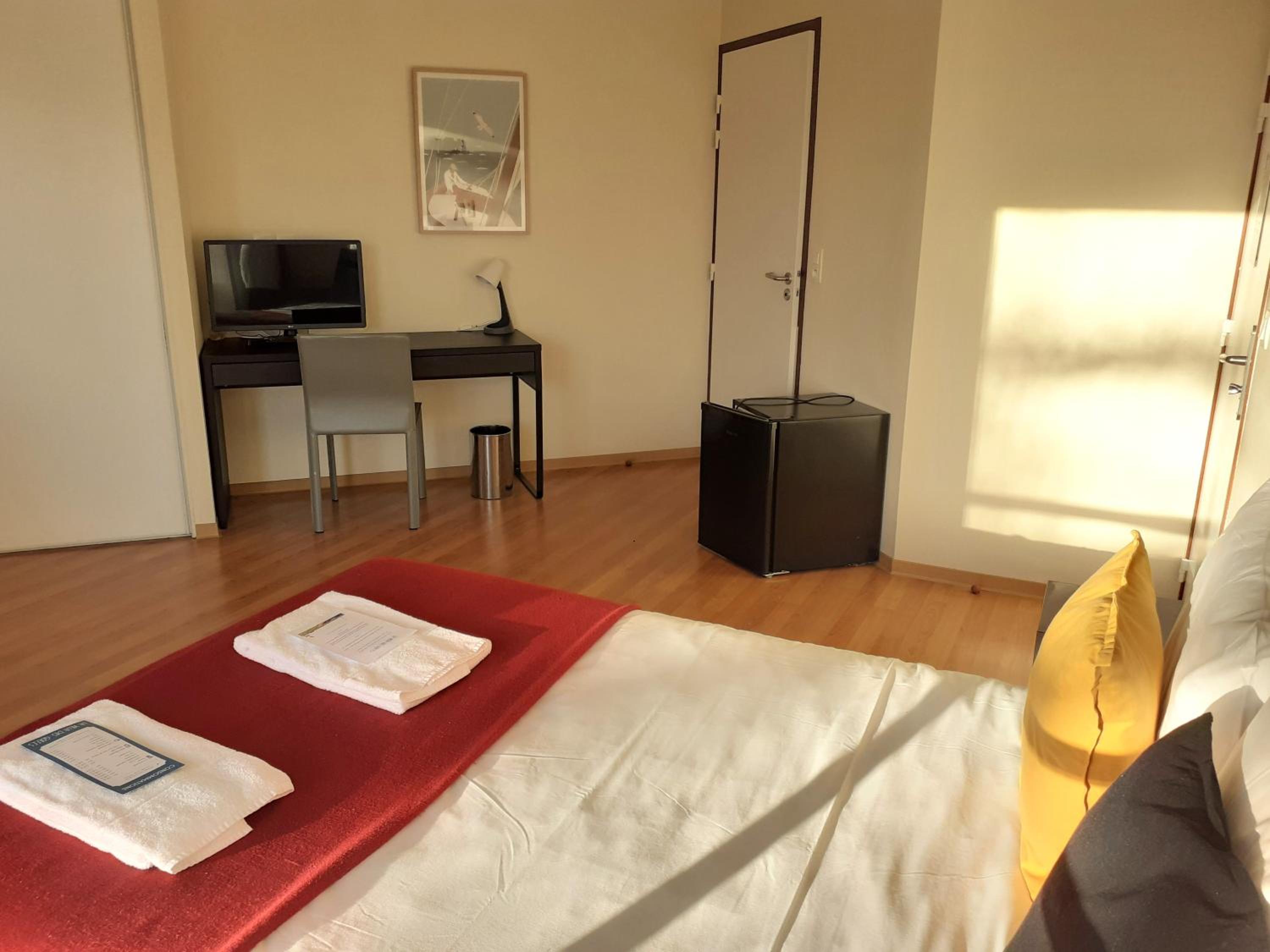 Double Room with Garden View - Photo 3