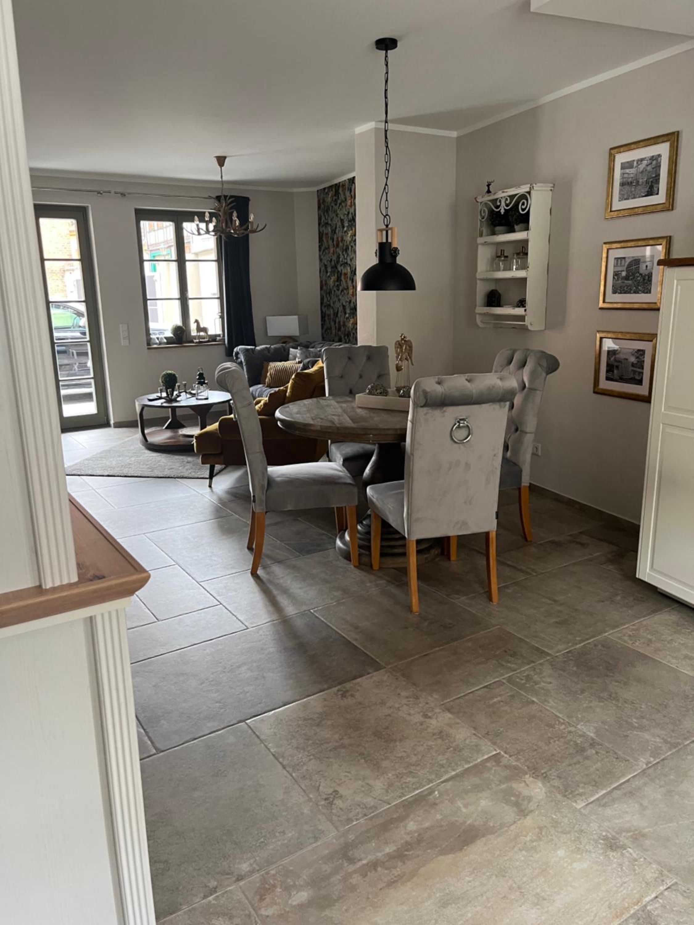 Comfort One-Bedroom Apartment with small terrace