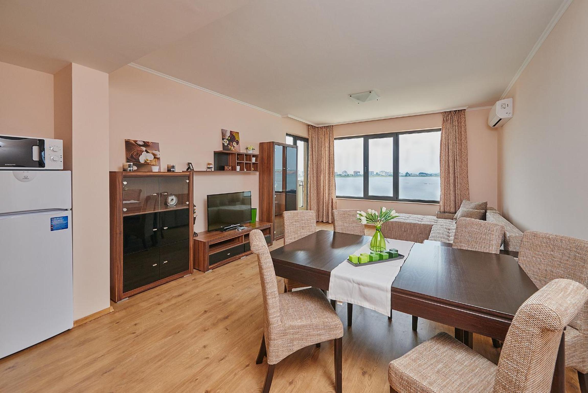 Two-Bedroom apartment with Lake and Sea View