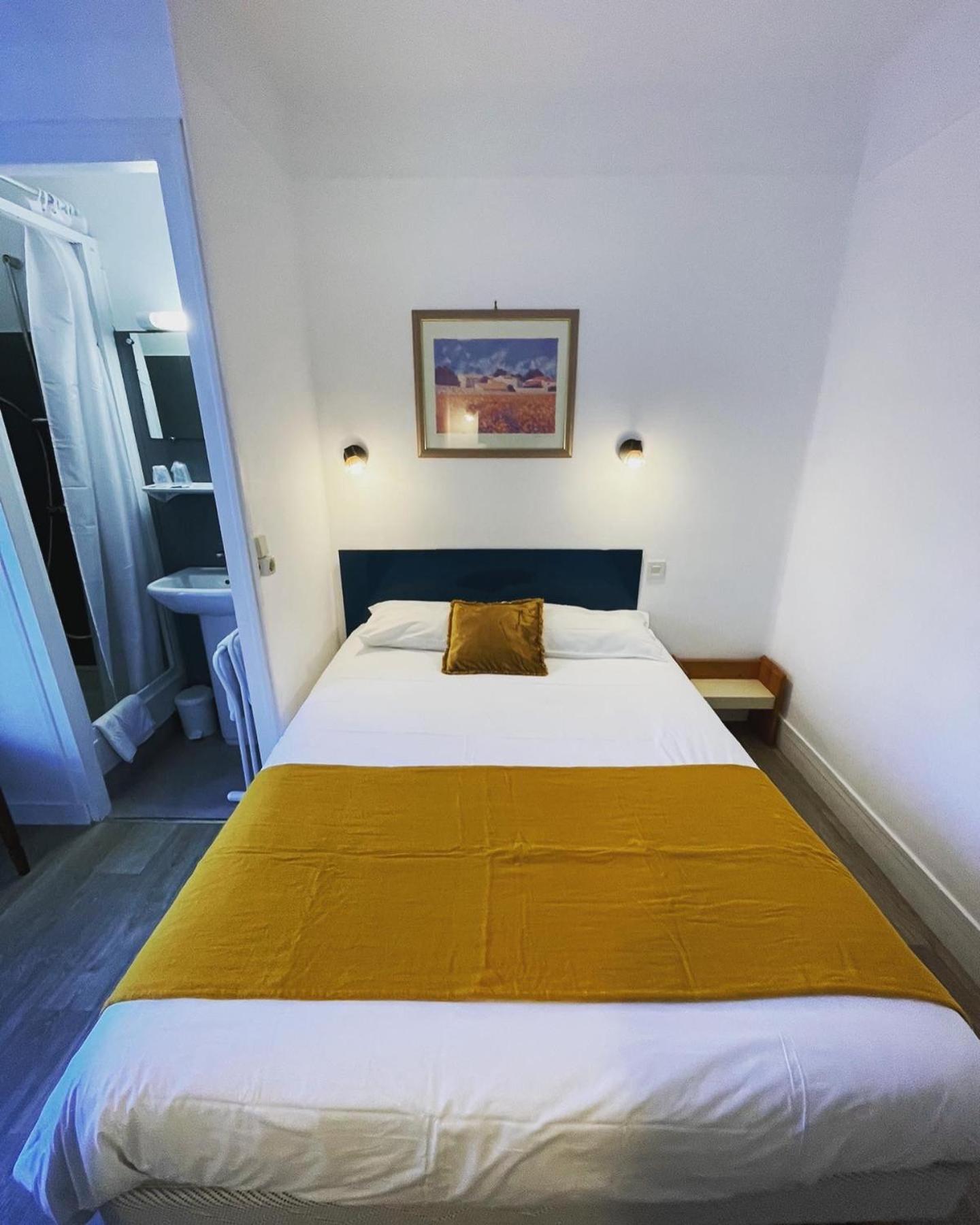 Double Room with Private Bathroom photo 3
