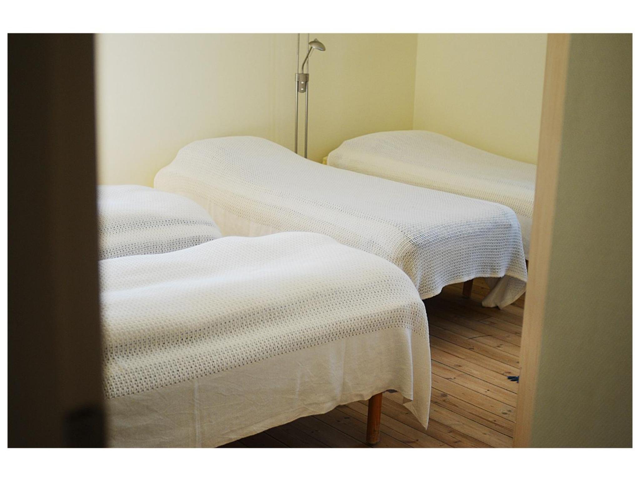 Quadruple Room with Shared Bathroom photo 2