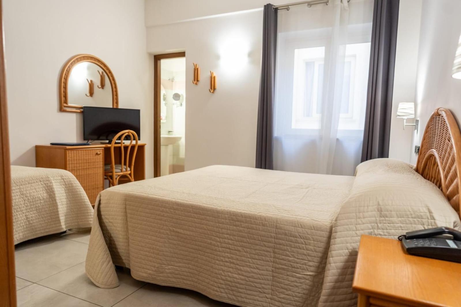 Standard Triple Room - Photo 3