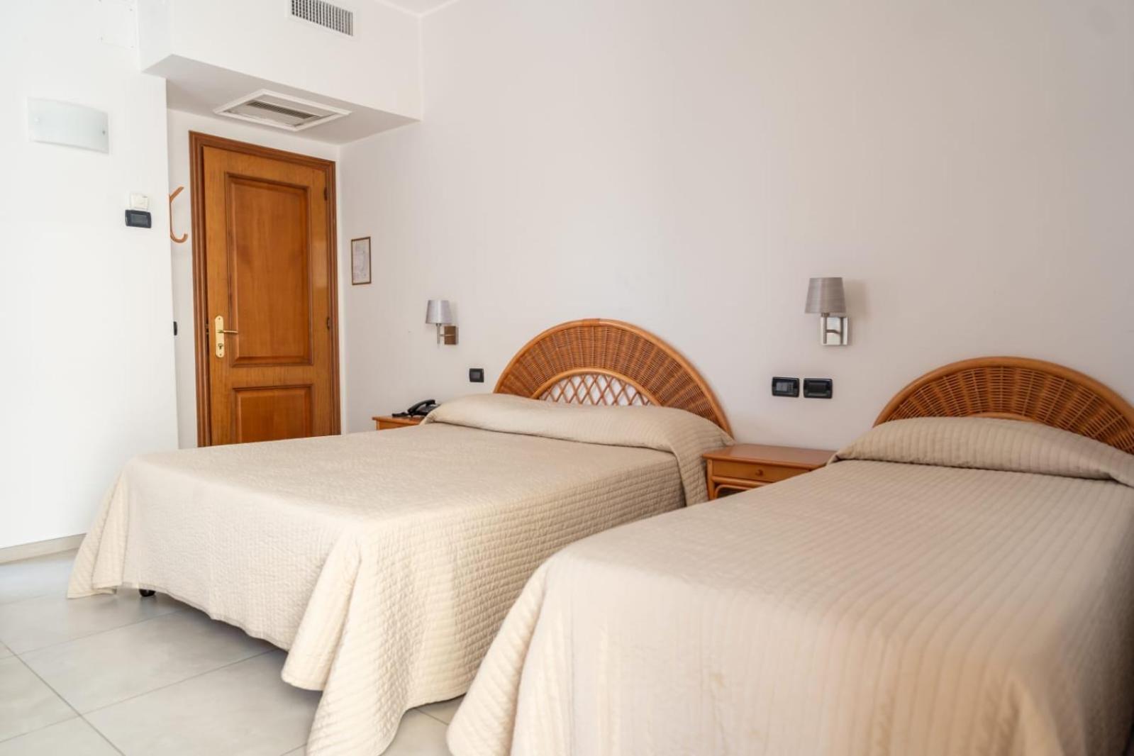 Standard Triple Room - Photo 2