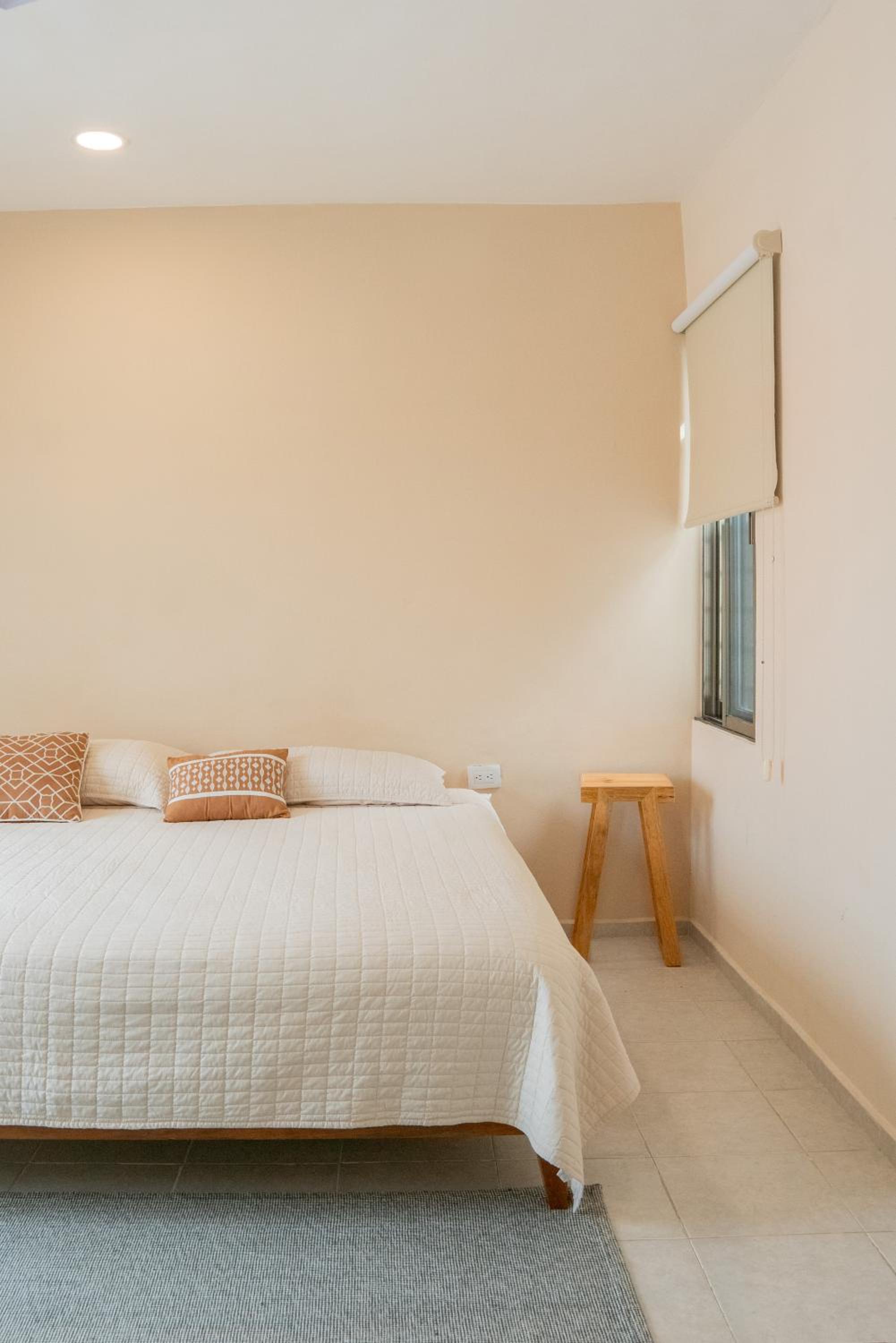 One-Bedroom House - Photo 67