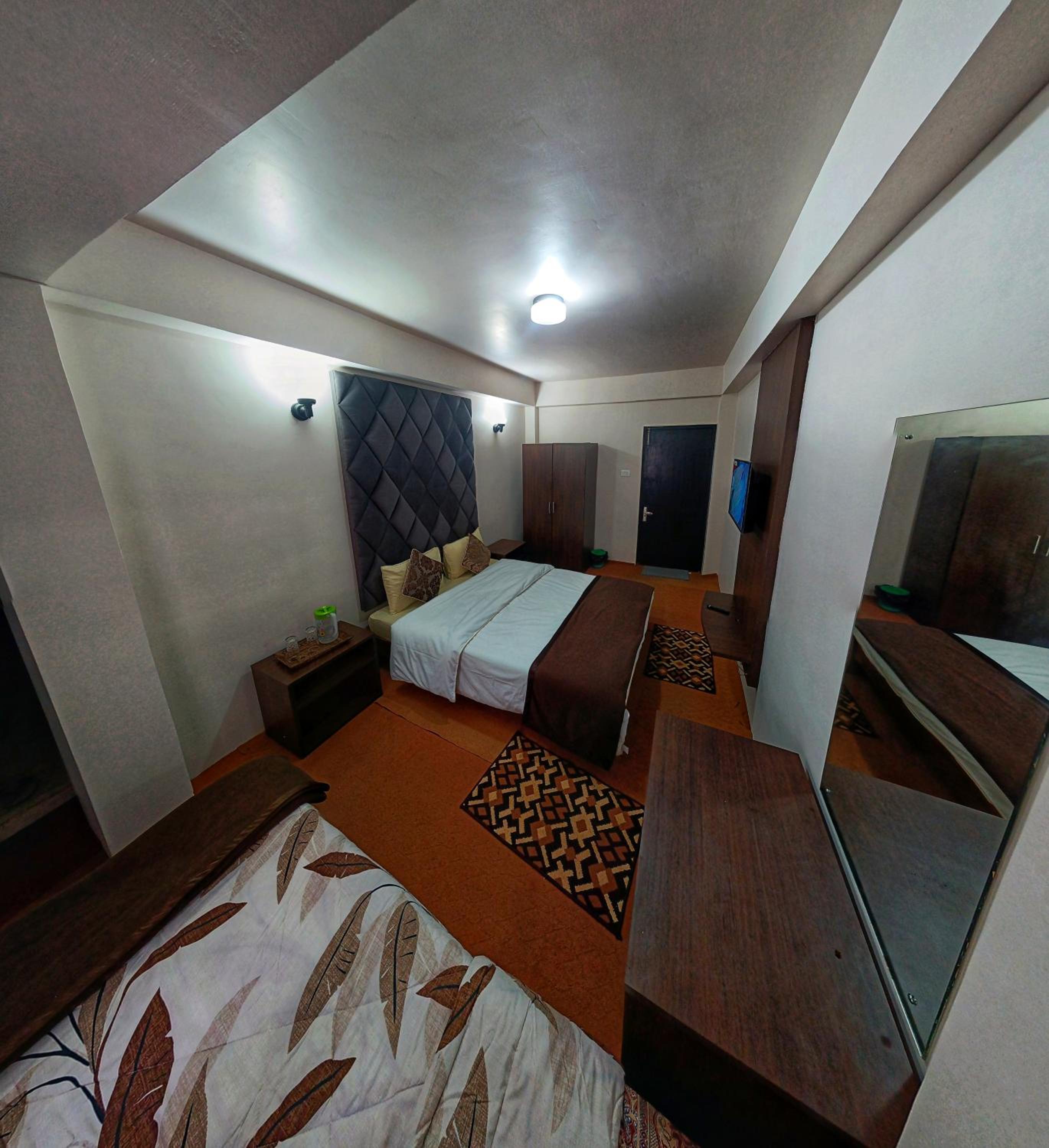 Deluxe Double Room (2 Adults + 1 Child) - Photo 9