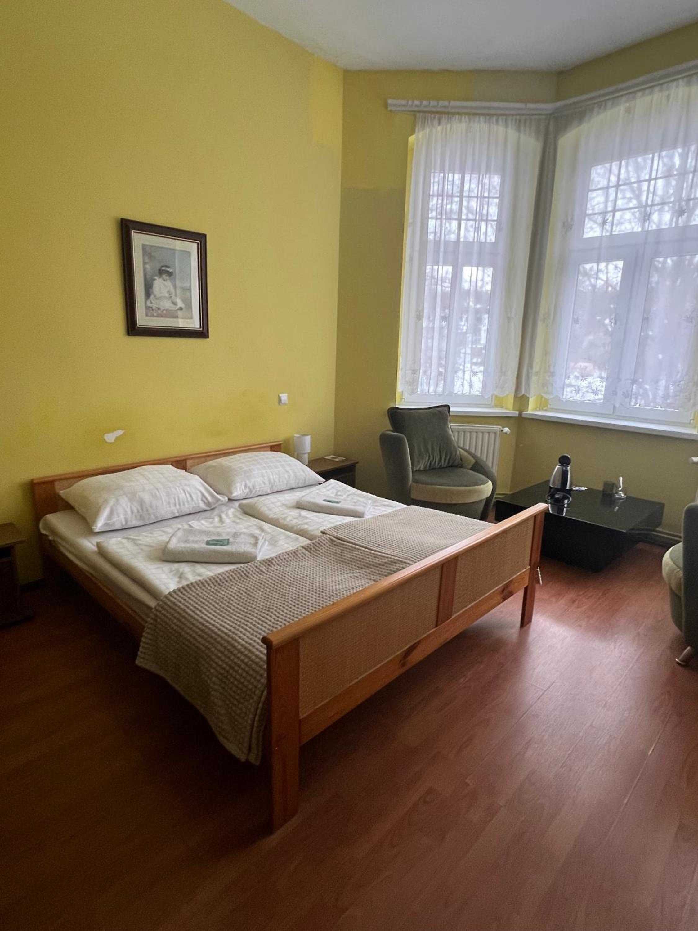 Double Room with Private Bathroom photo 1