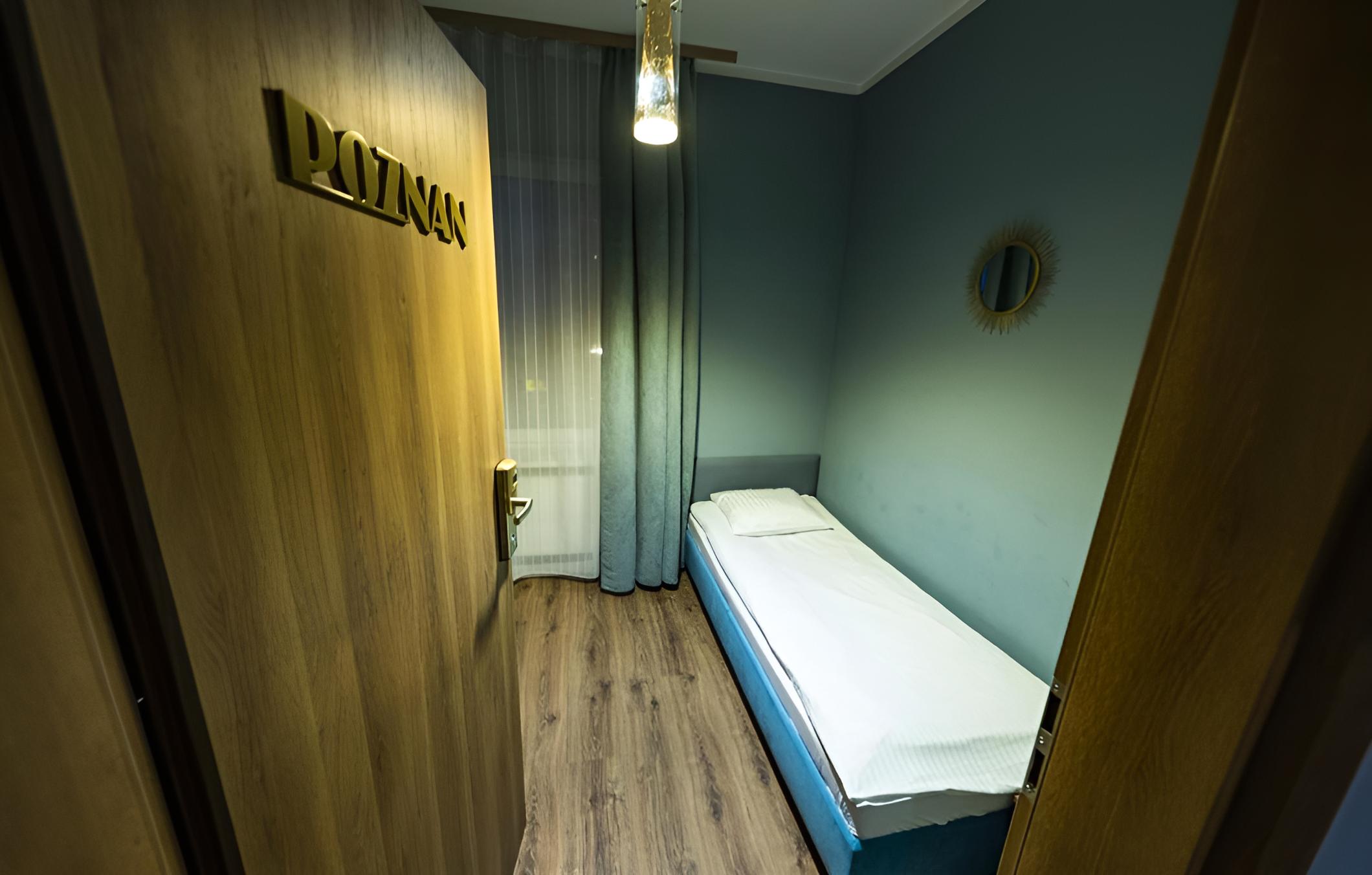 Single Room with Private External Bathroom