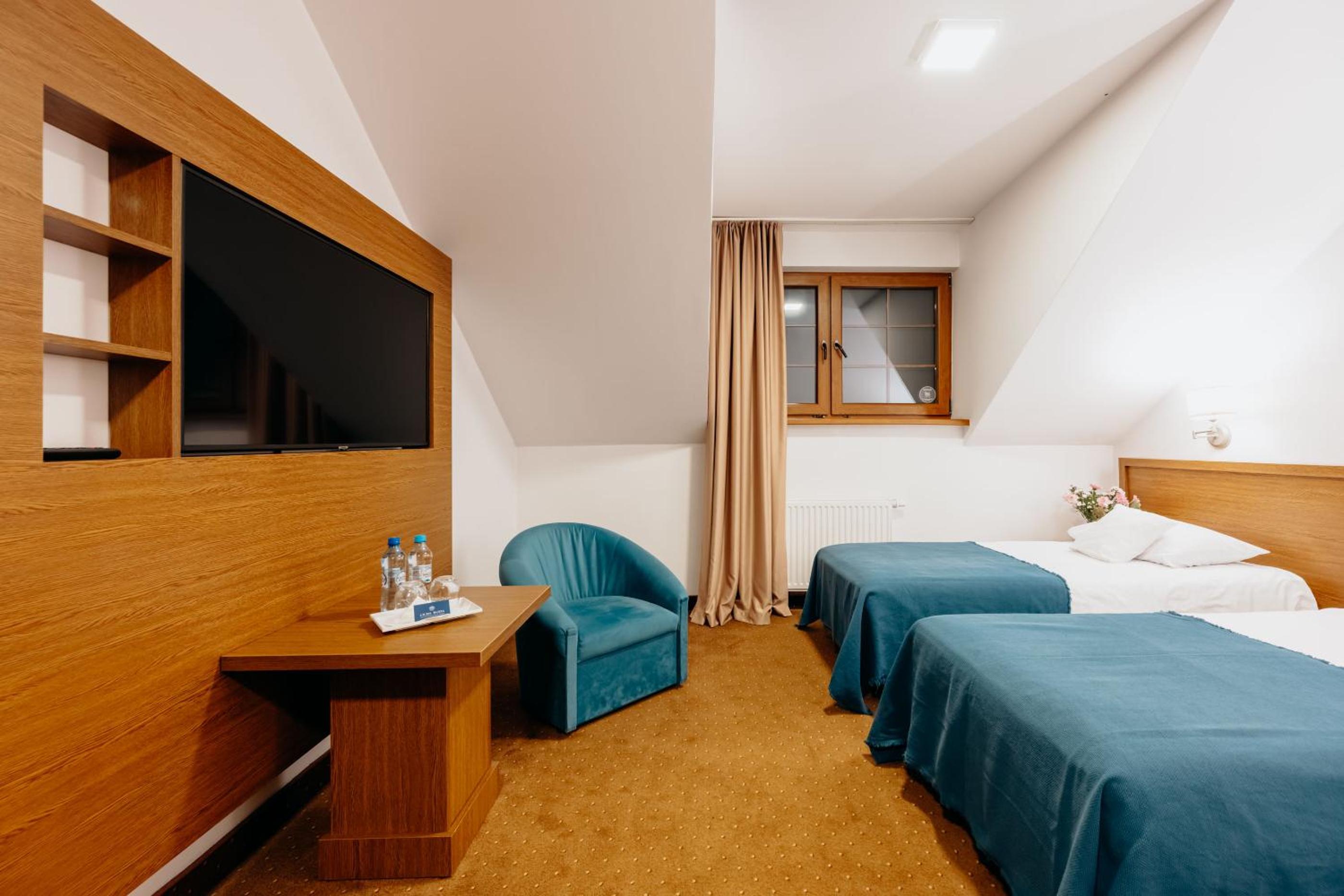 Twin Room - Photo 3