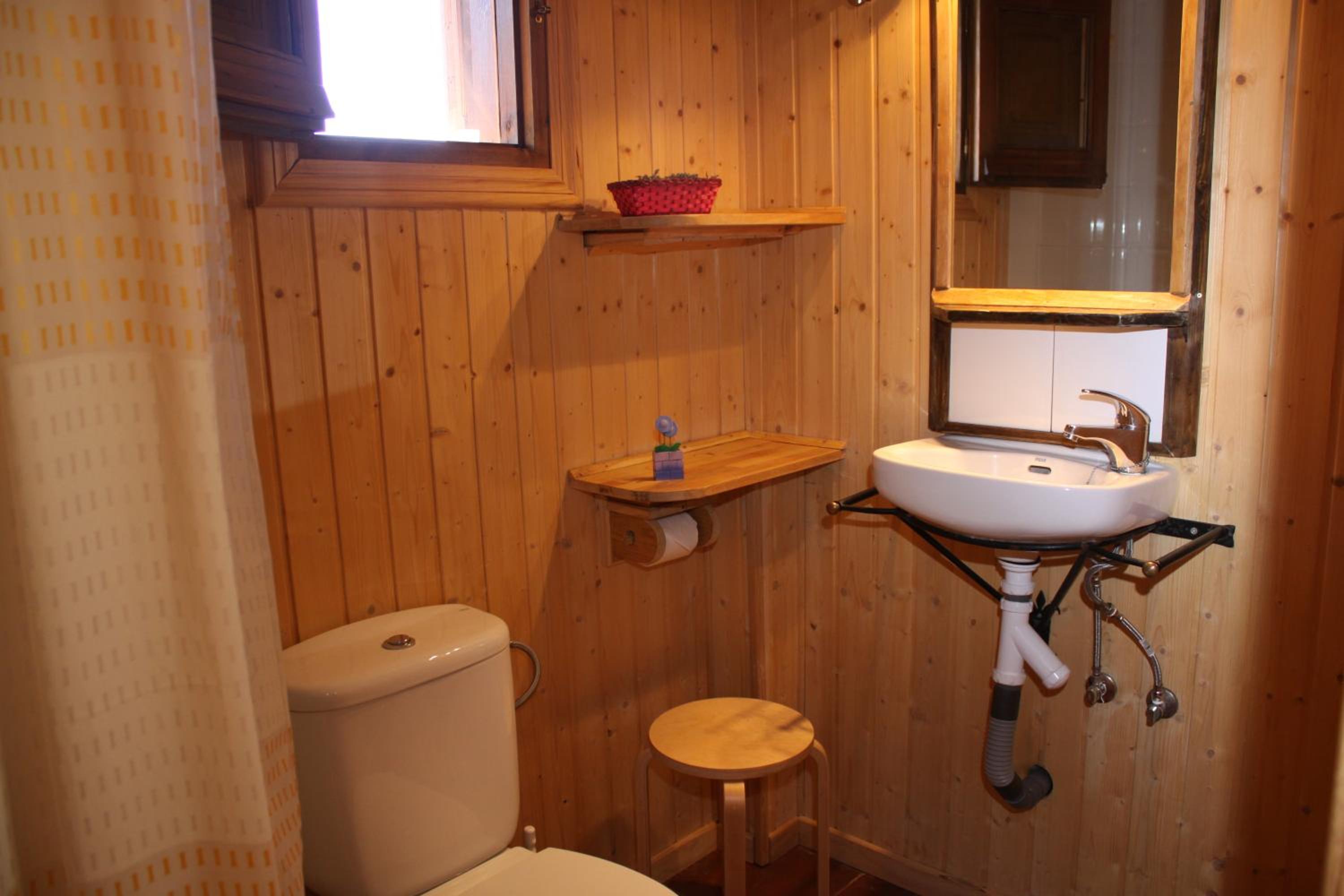 Two-Bedroom Bungalow (4 Adults) photo 3