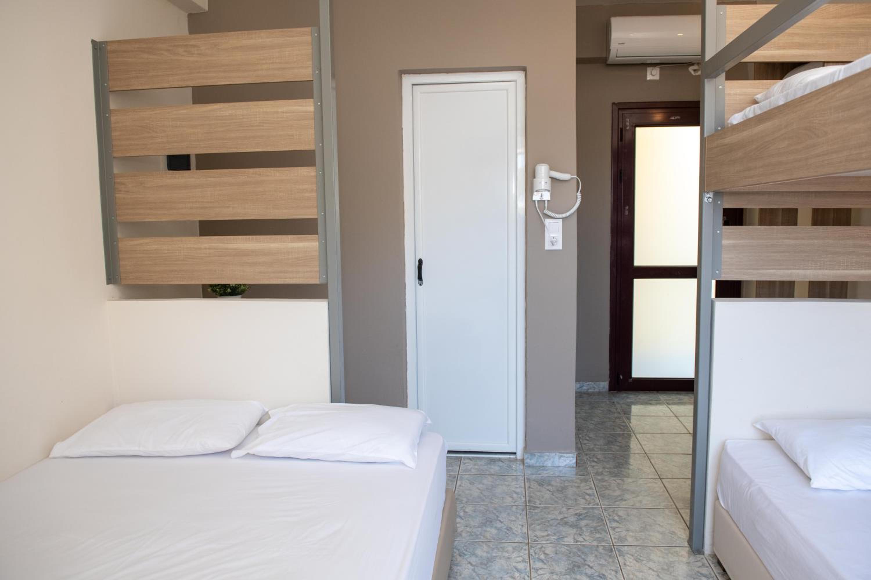 Standard Quadruple Room - Photo 4