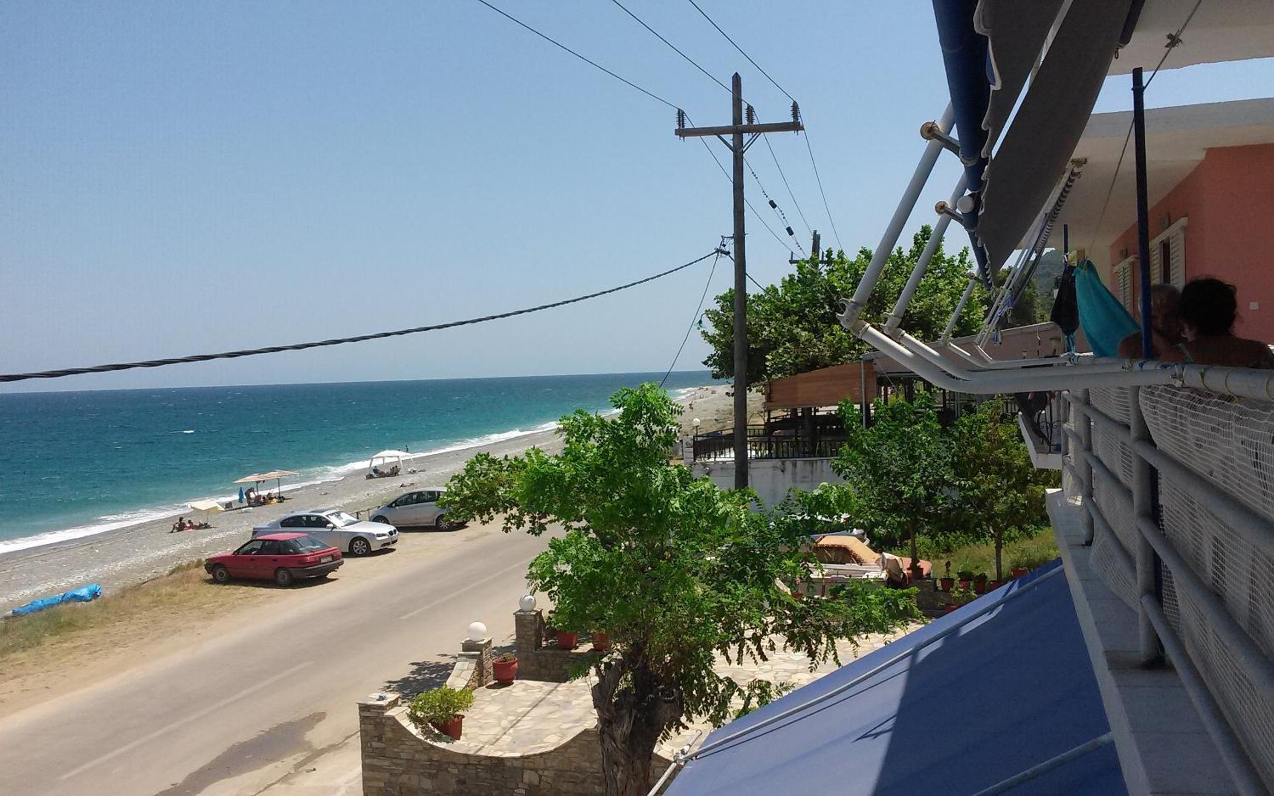 Standard Triple Room with Sea View - Photo 8