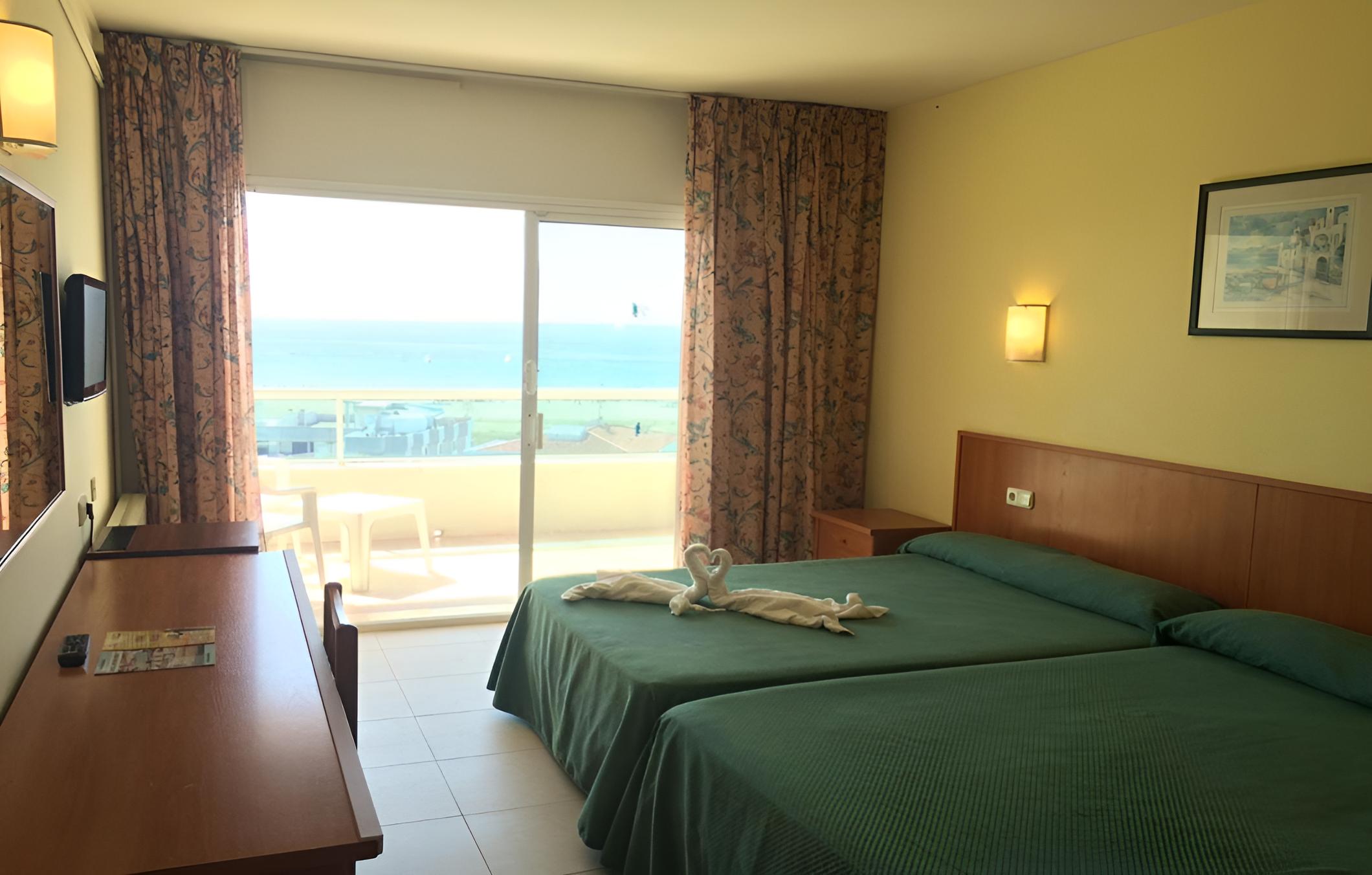 Double or Twin Room with Sea View