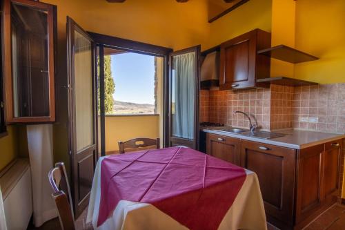 Apartment with Mountain View photo 3