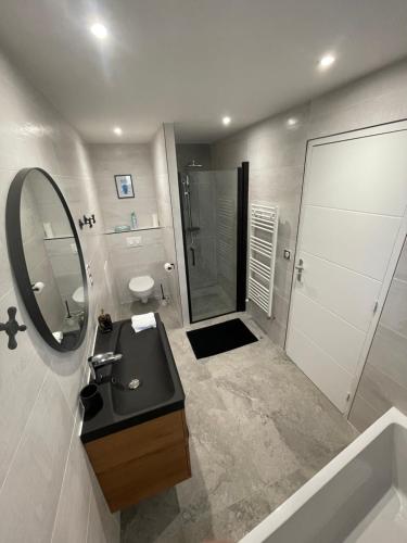 Double Room with Private Bathroom - Photo 1