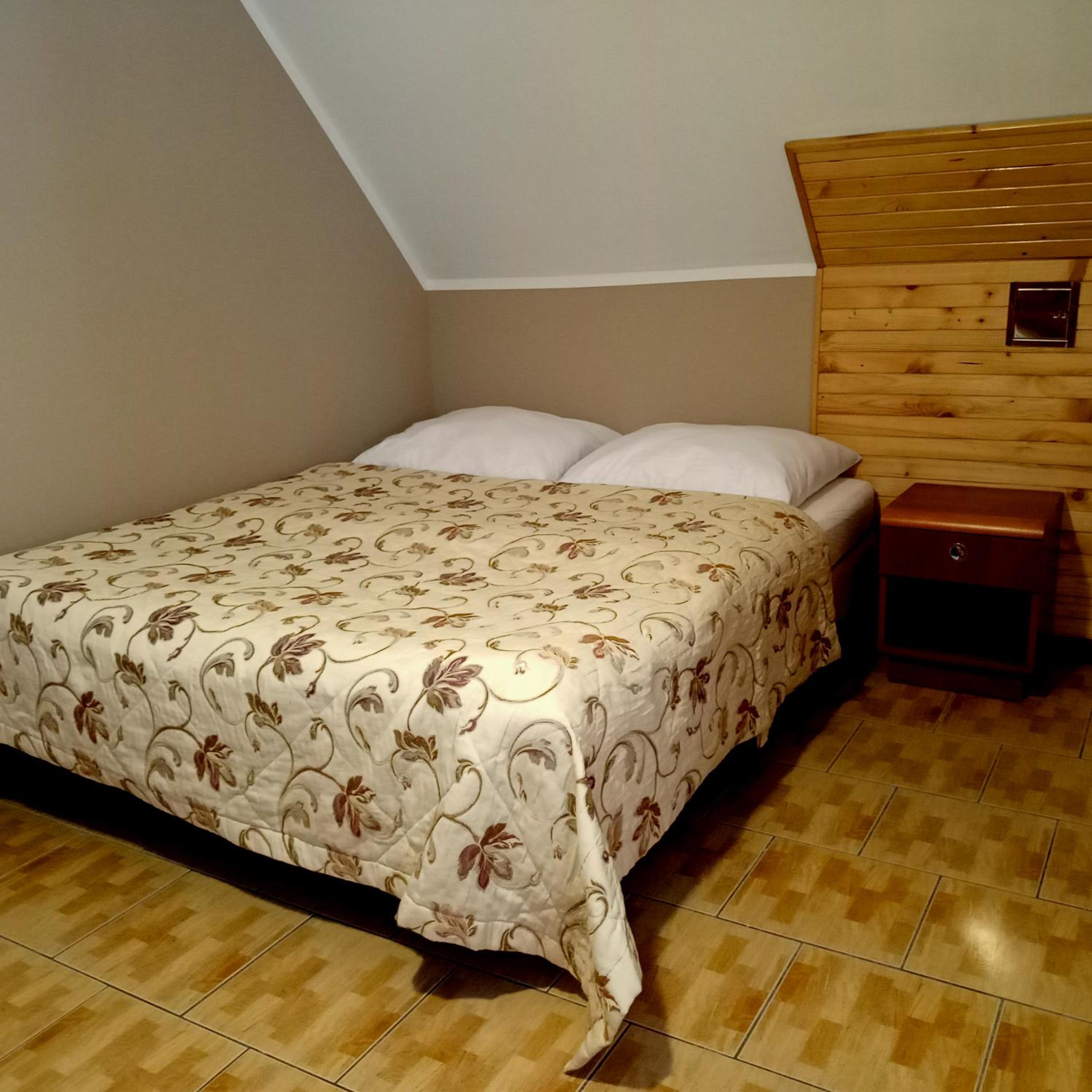 Large Double Room - Photo 1