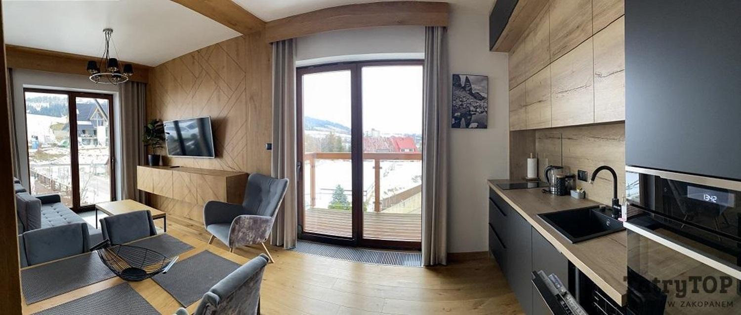 Apartment with Mountain View