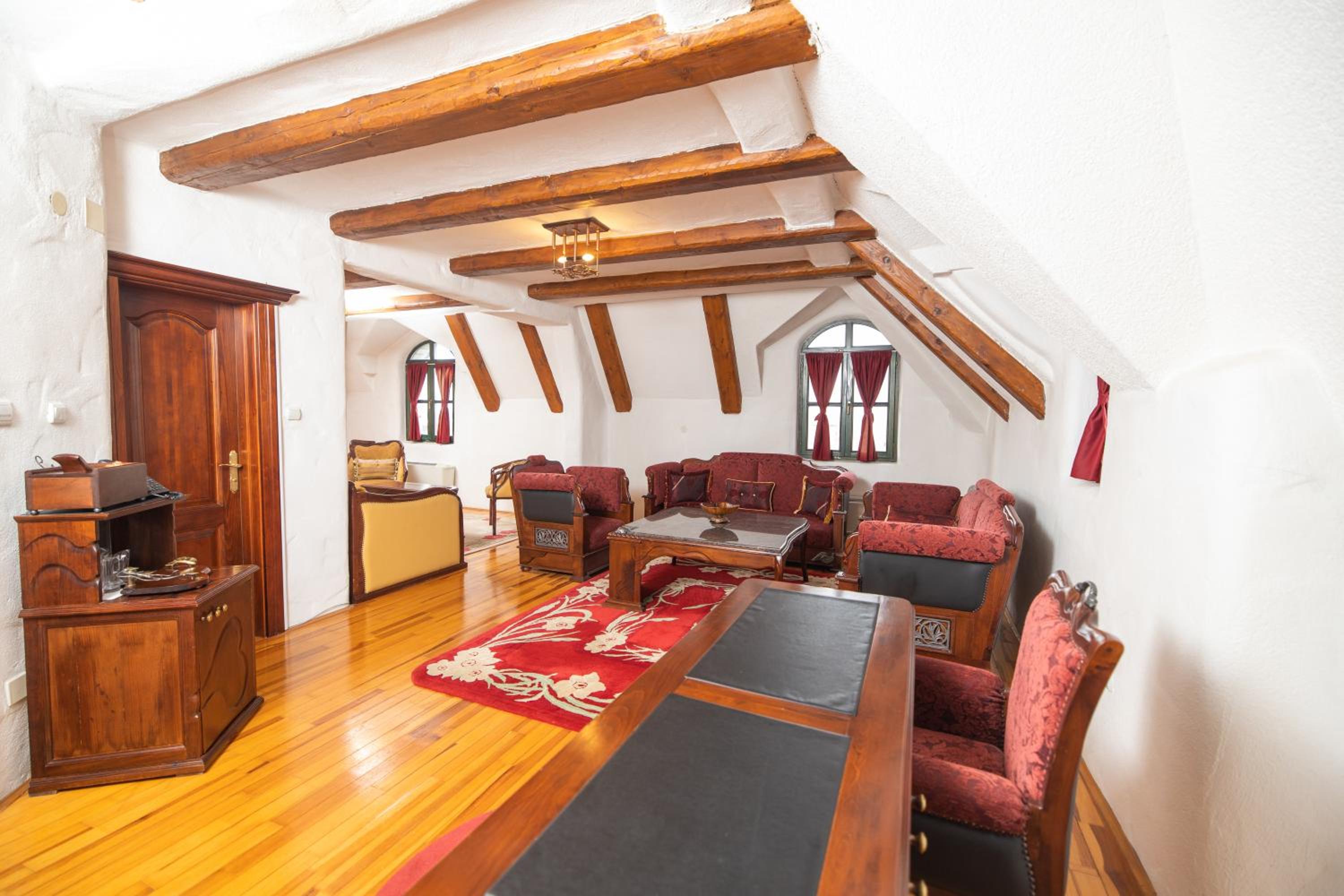 Apartment - Split Level