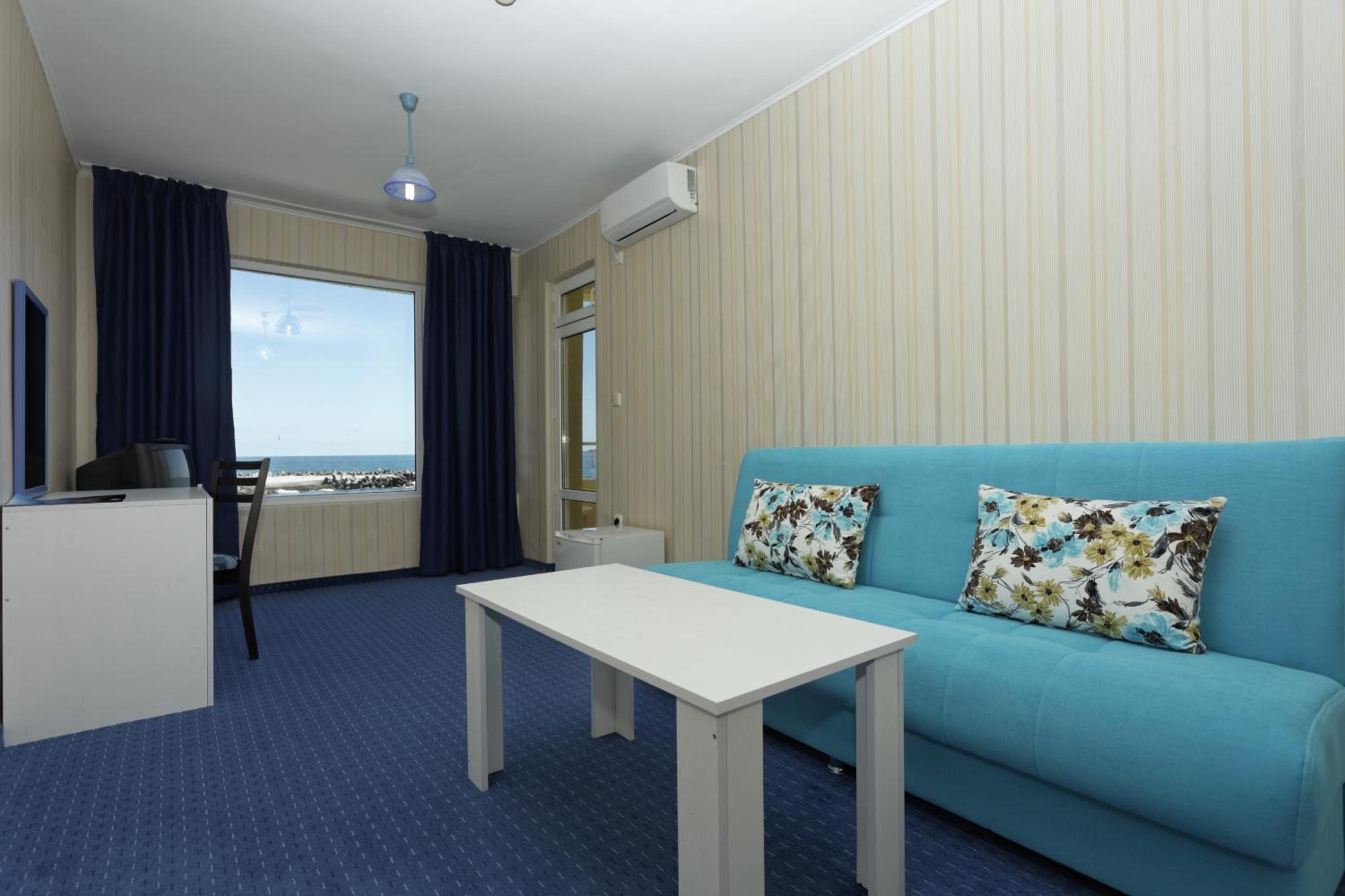 One-Bedroom Apartment with Park View photo 1