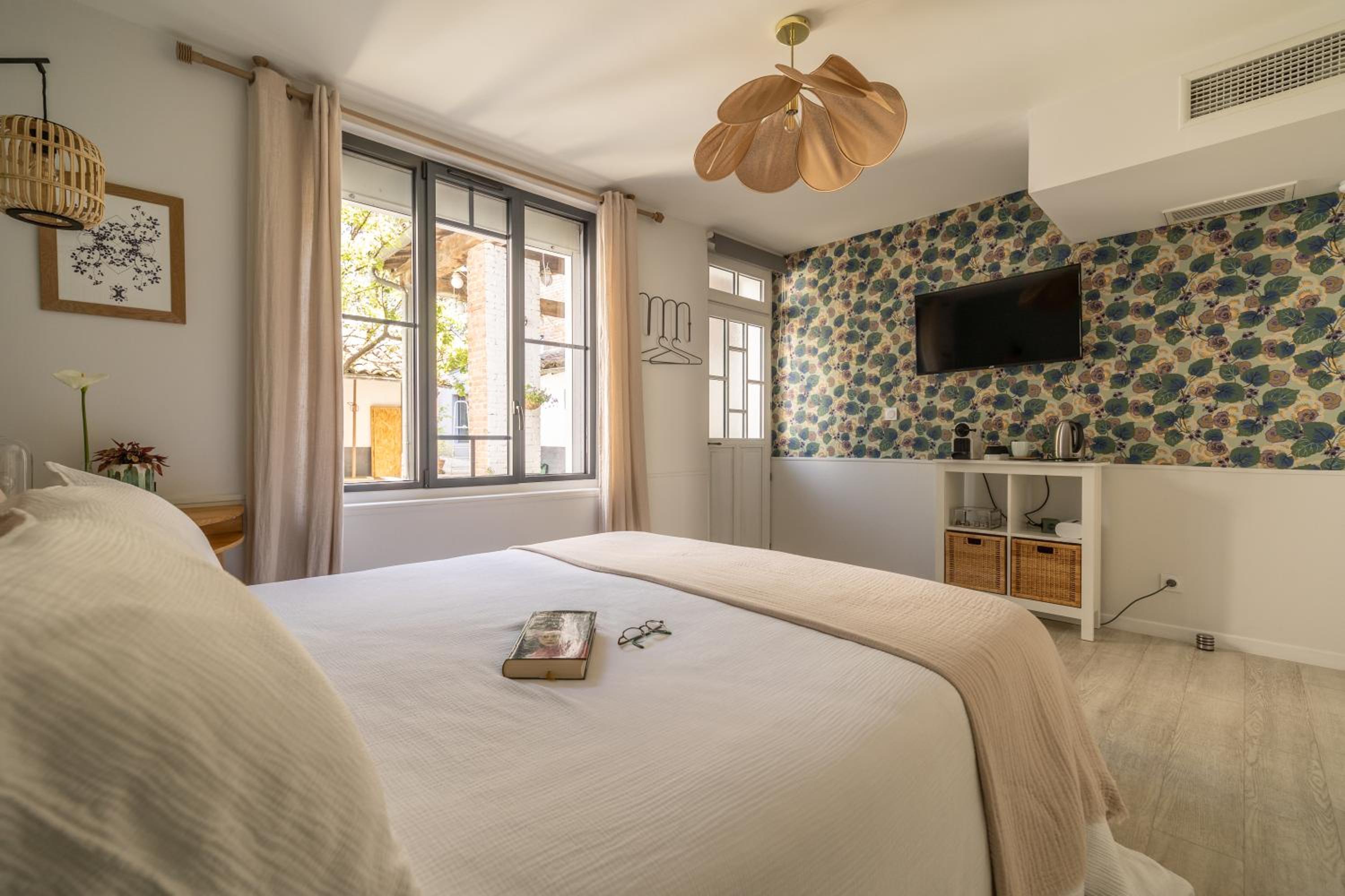 King Room with patio view photo 2