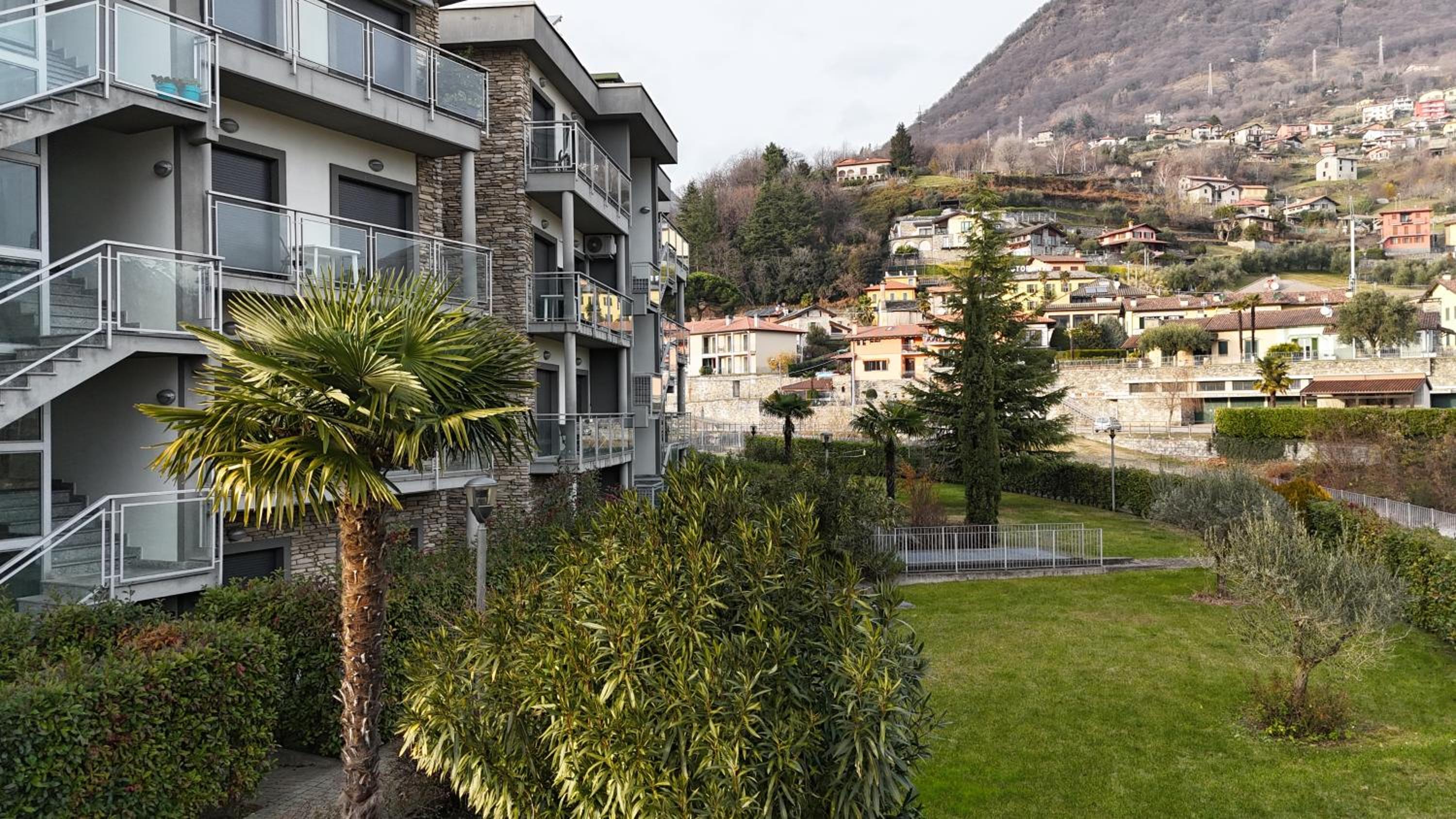 Apartment with Garden View - Photo 2