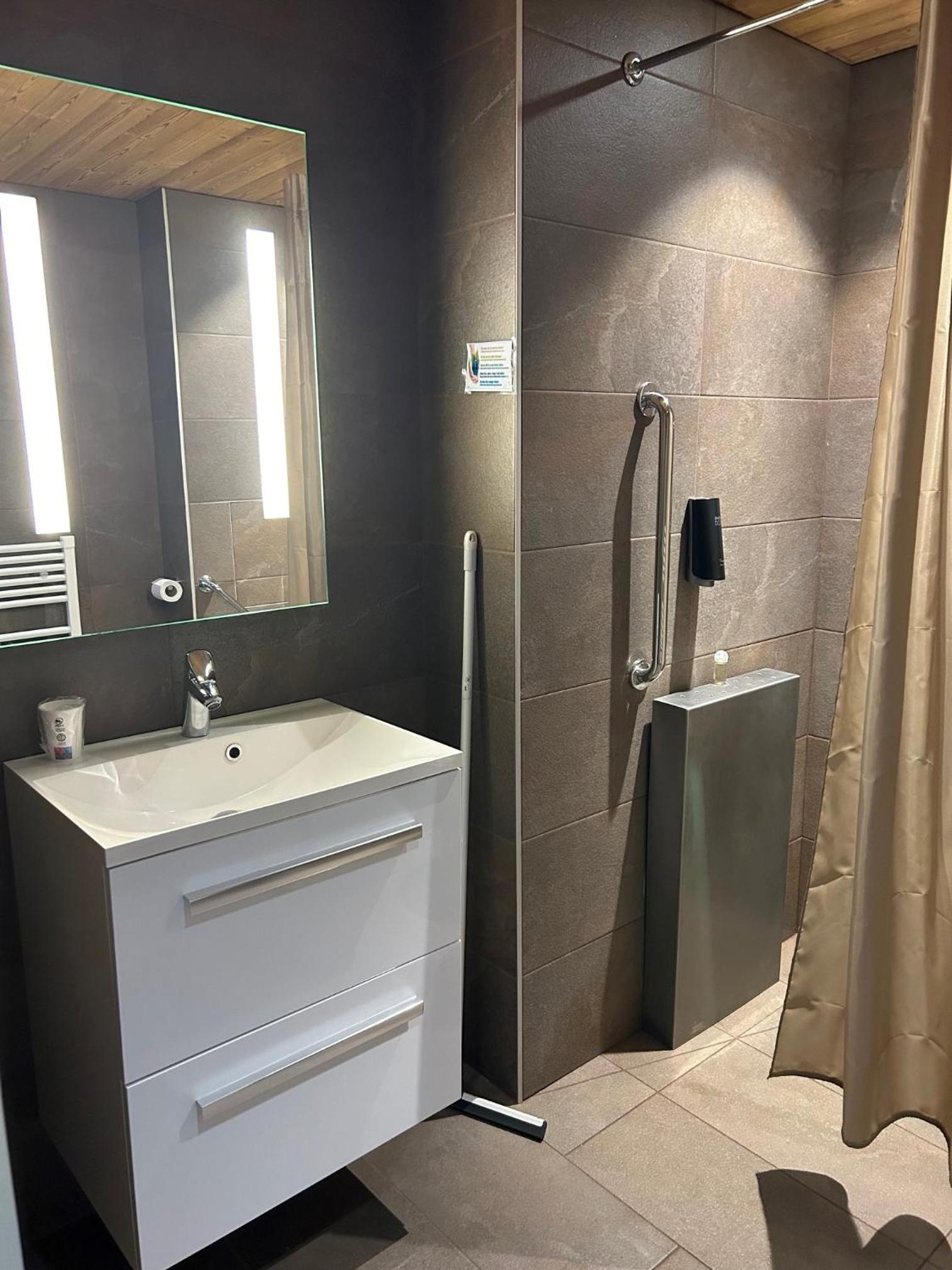 Double or Twin Room - Disability Access photo 3