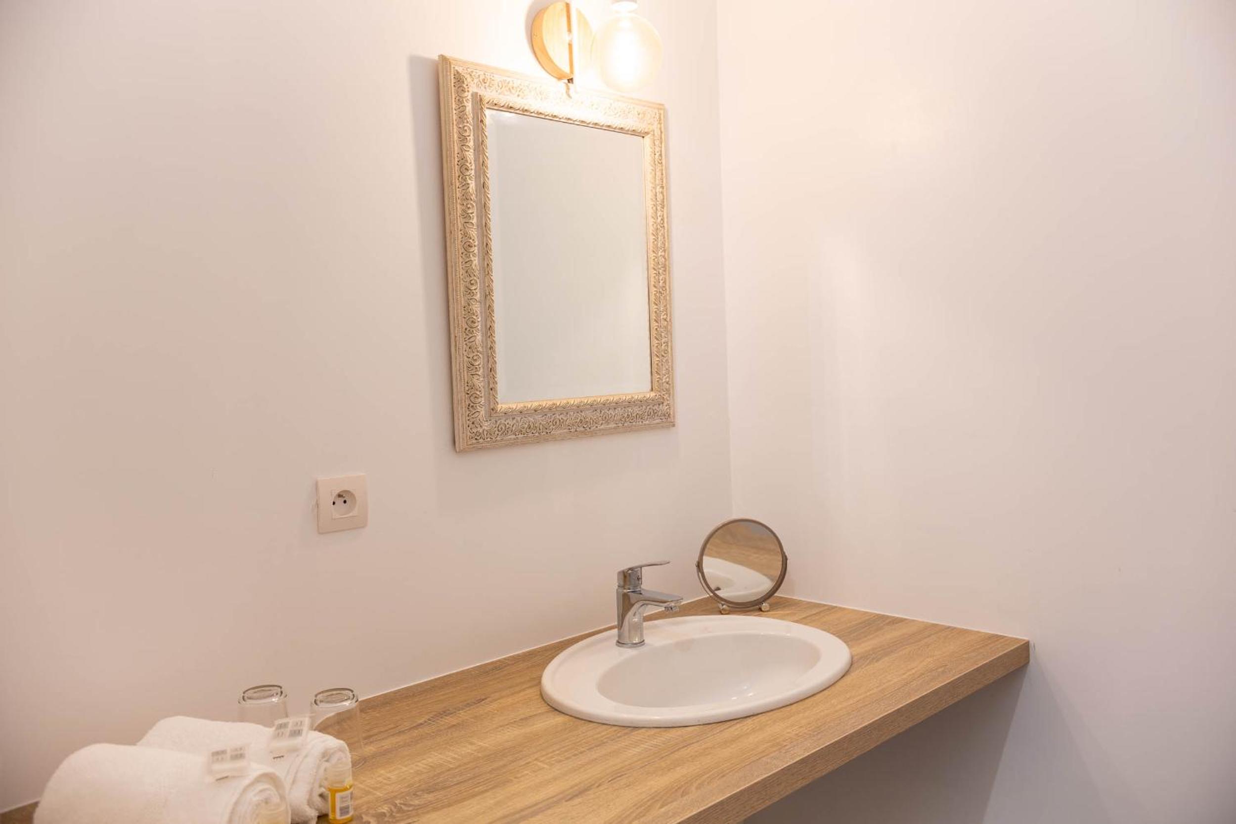 Deluxe Double Room - Photo 3