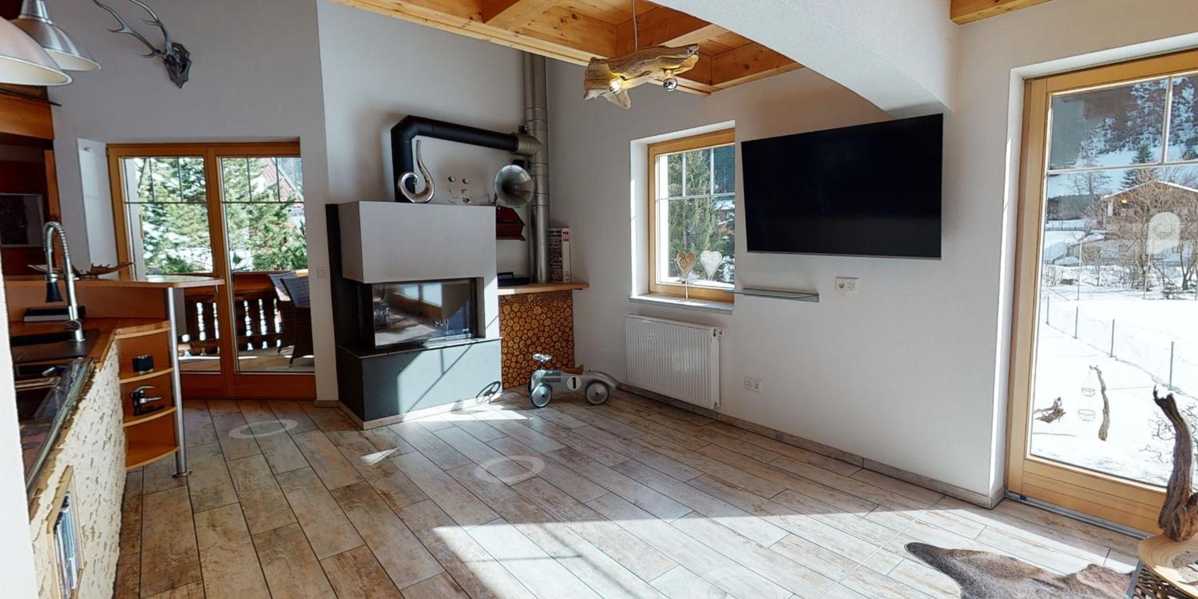Three-Bedroom Apartment with Bath photo 1