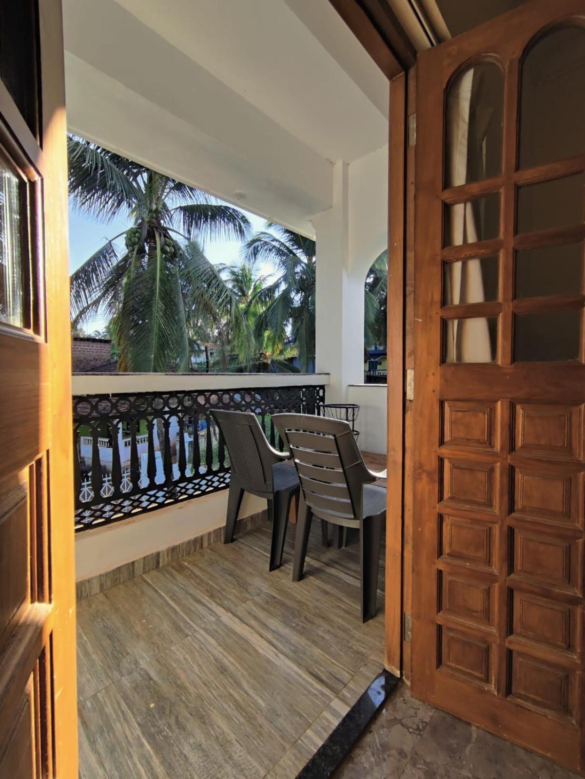Studio with Balcony photo 1