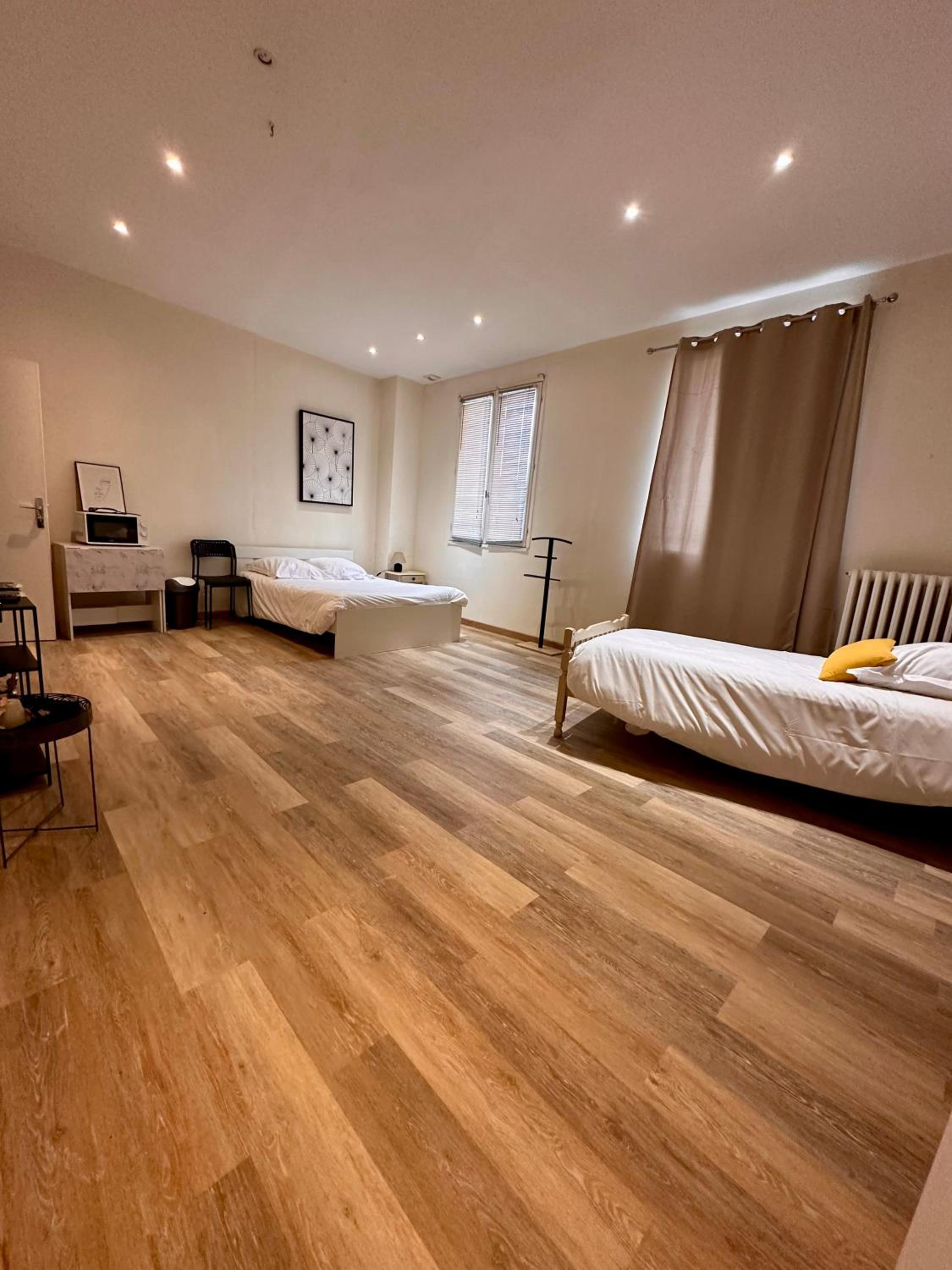 Twin Room with Bath - Photo 1