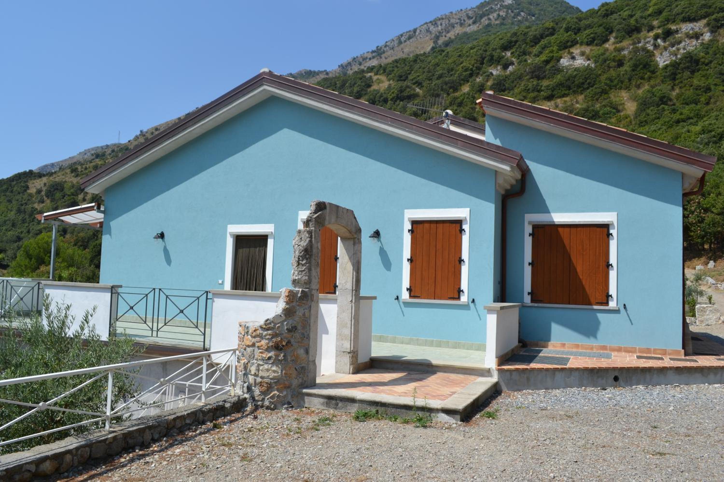 Three-Bedroom House - Split Level