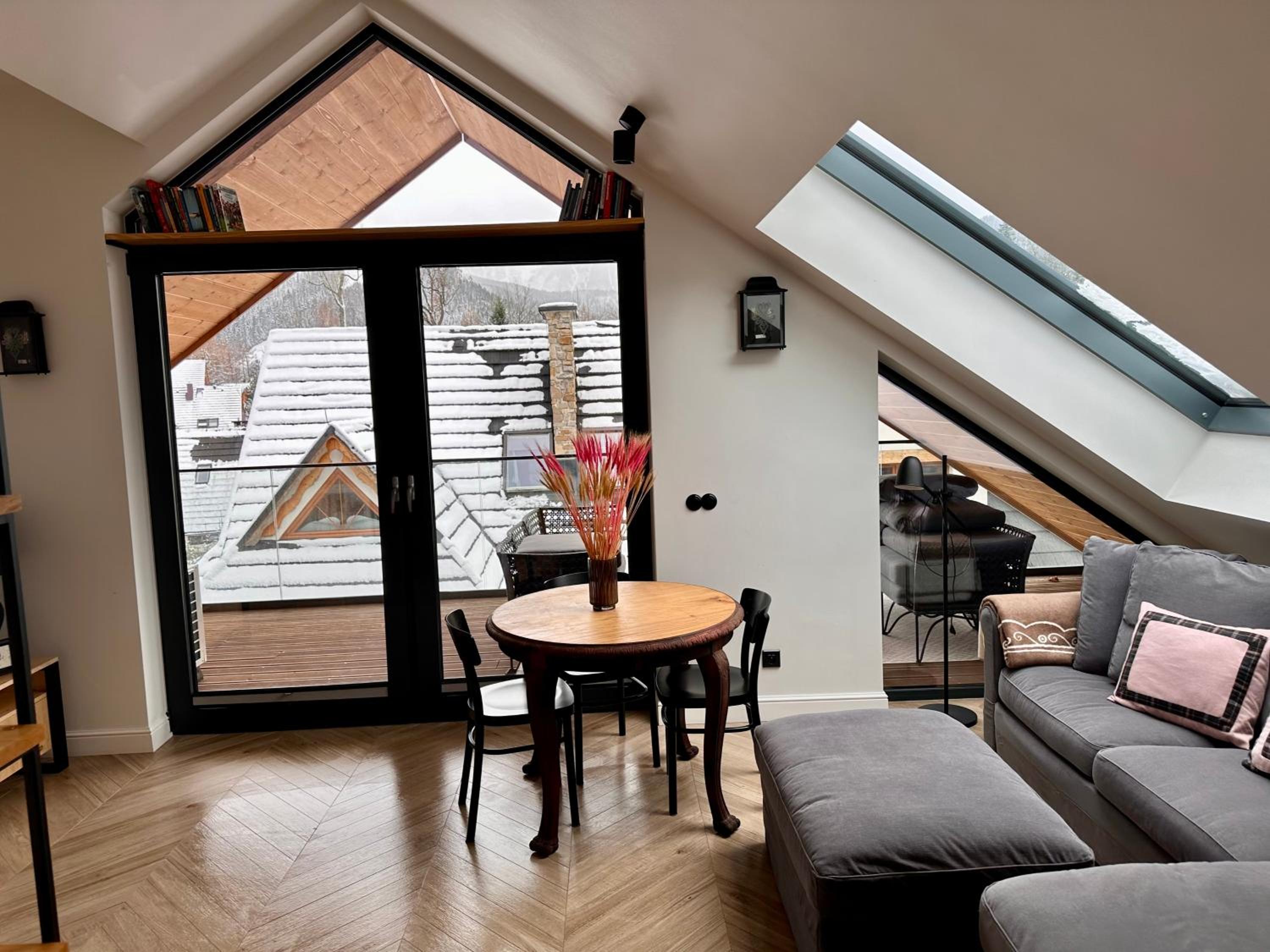 One-Bedroom Apartment - Photo 2