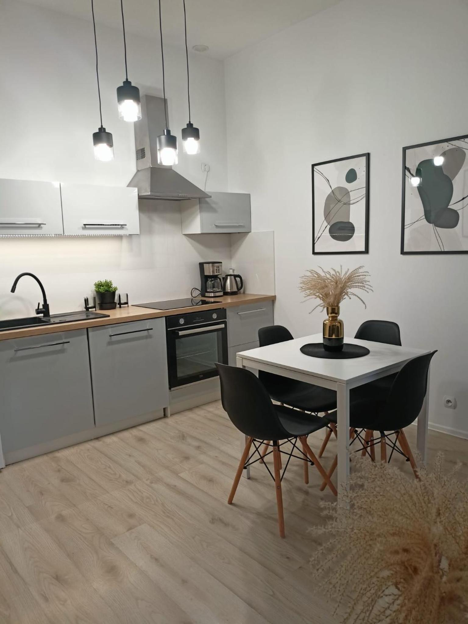 One-Bedroom Apartment - Photo 11