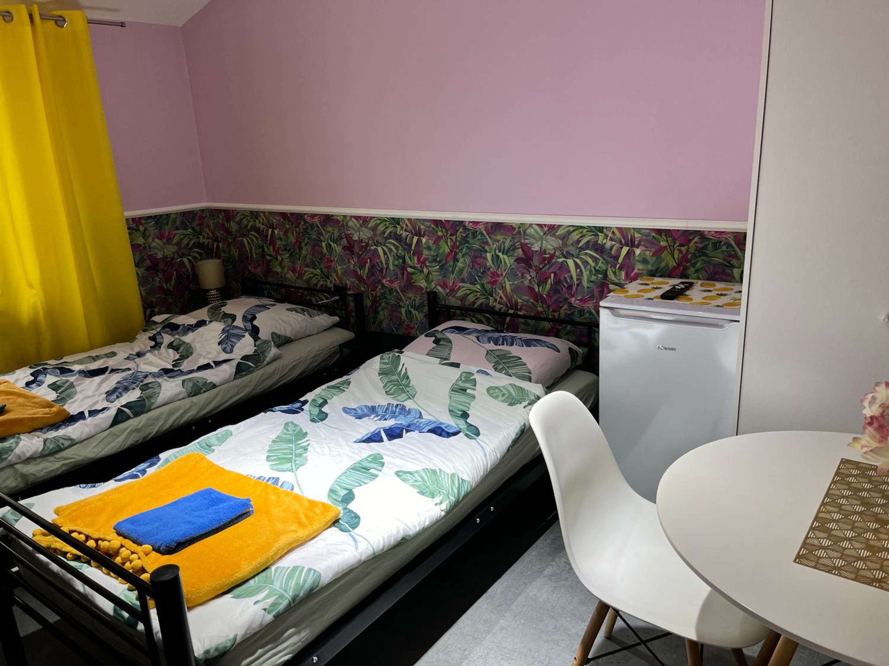 Large Double Room - Photo 4