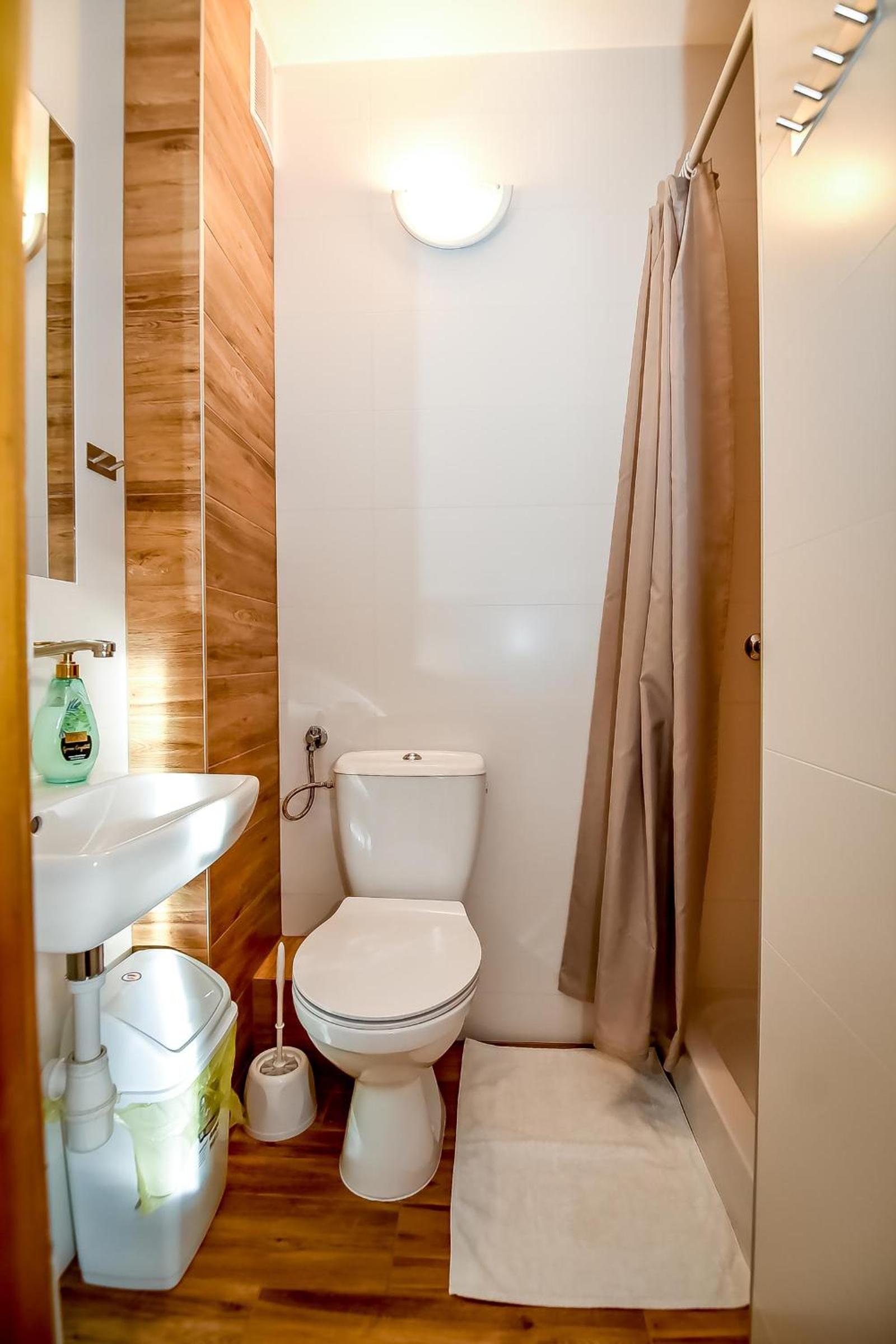 Family Room with Private Bathroom - Photo 55