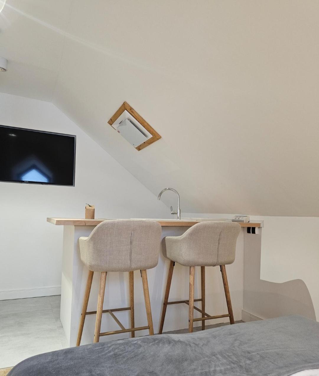 Apartment with Mountain View