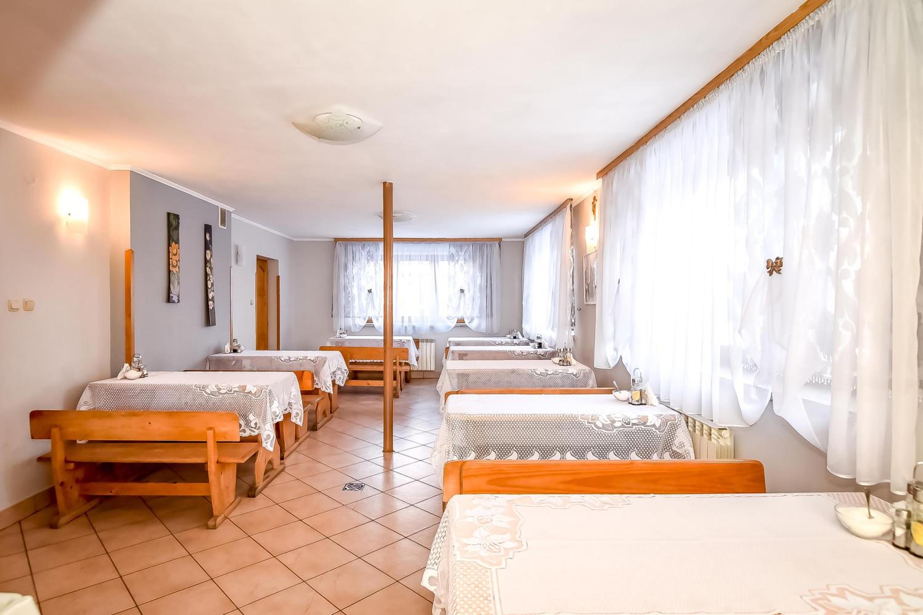 Quadruple Room with Private Bathroom - Photo 43